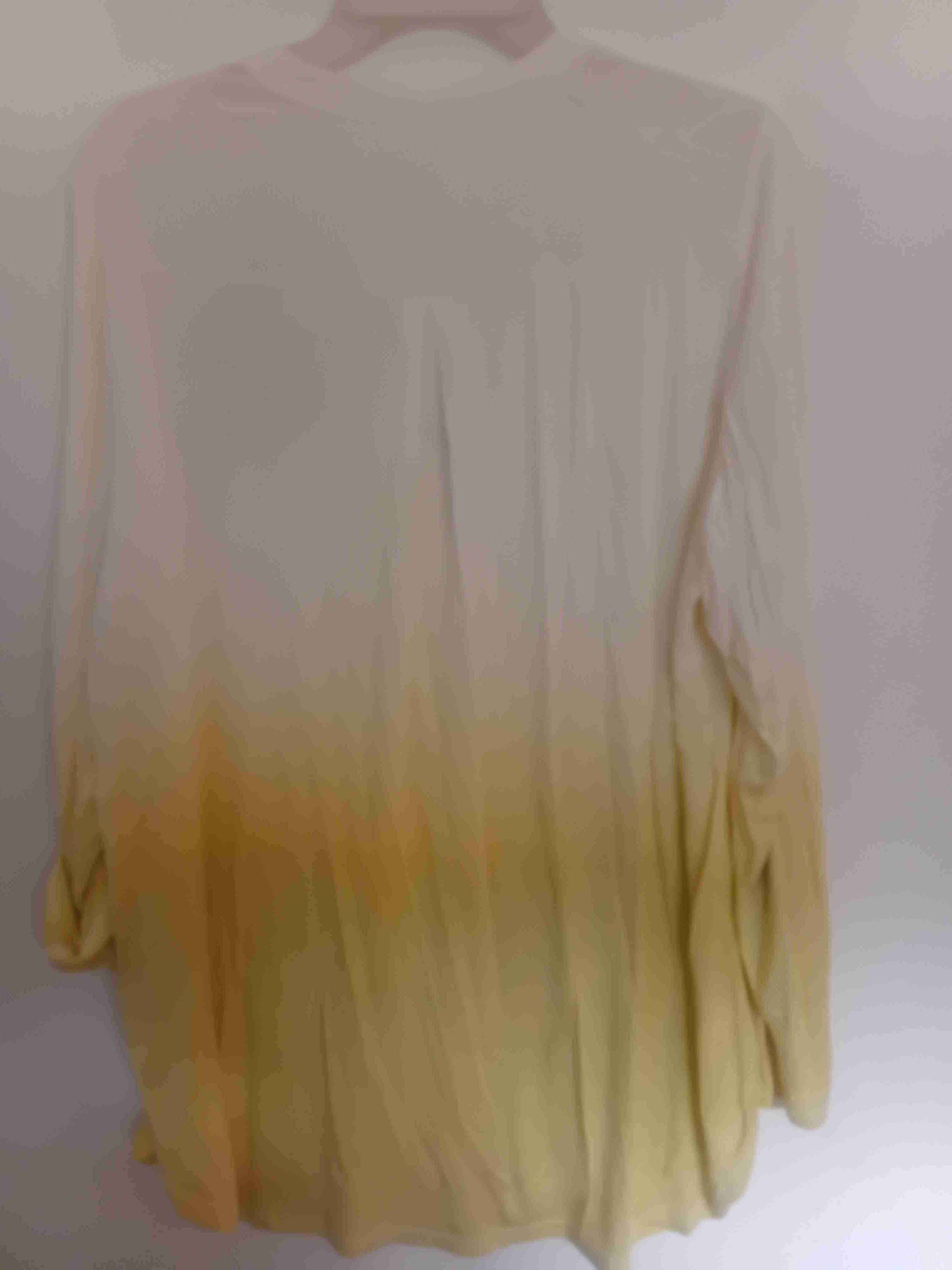 Blusa amarilla bordada - miniatura 3