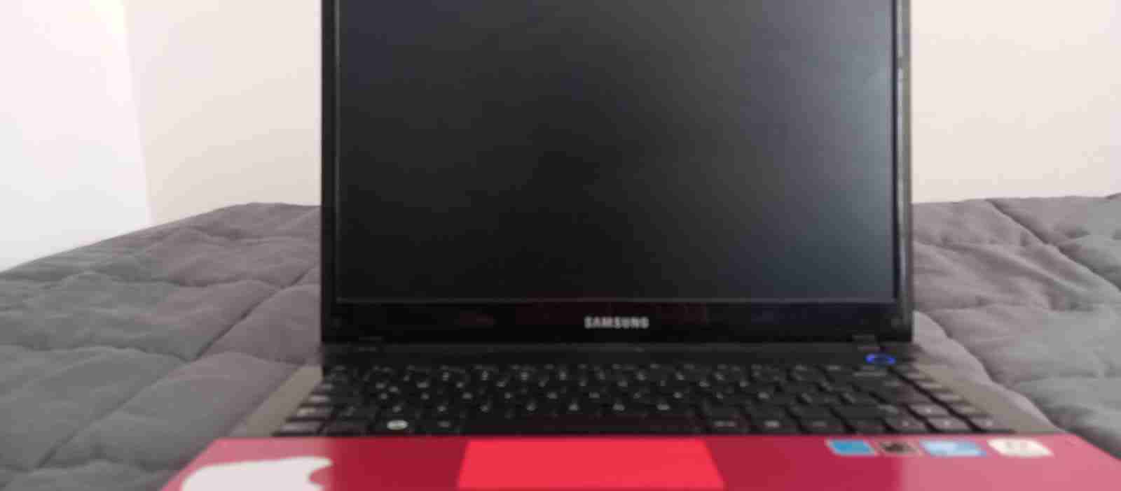 Laptop Samsung rosado - miniatura 5