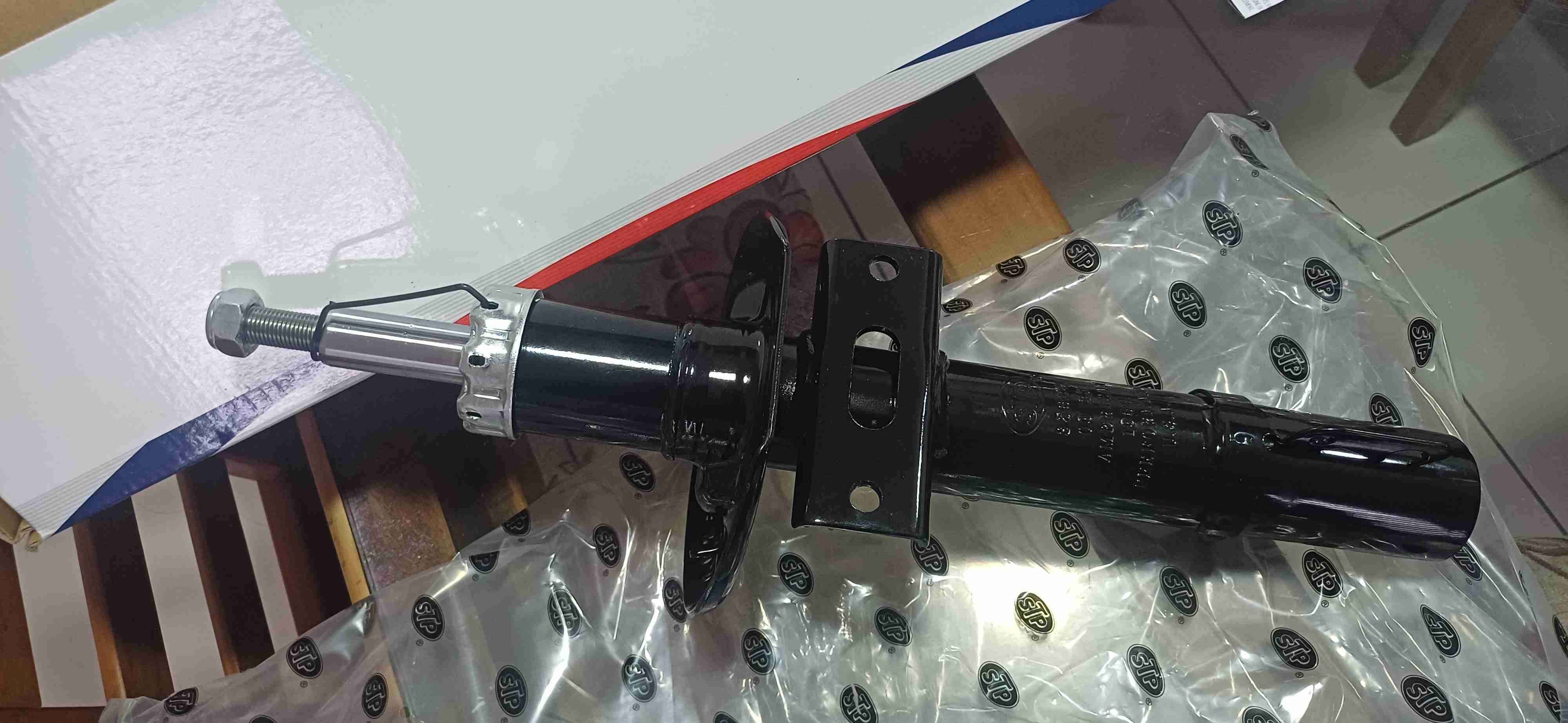 Amortiguador automotriz nuevo - miniatura 1