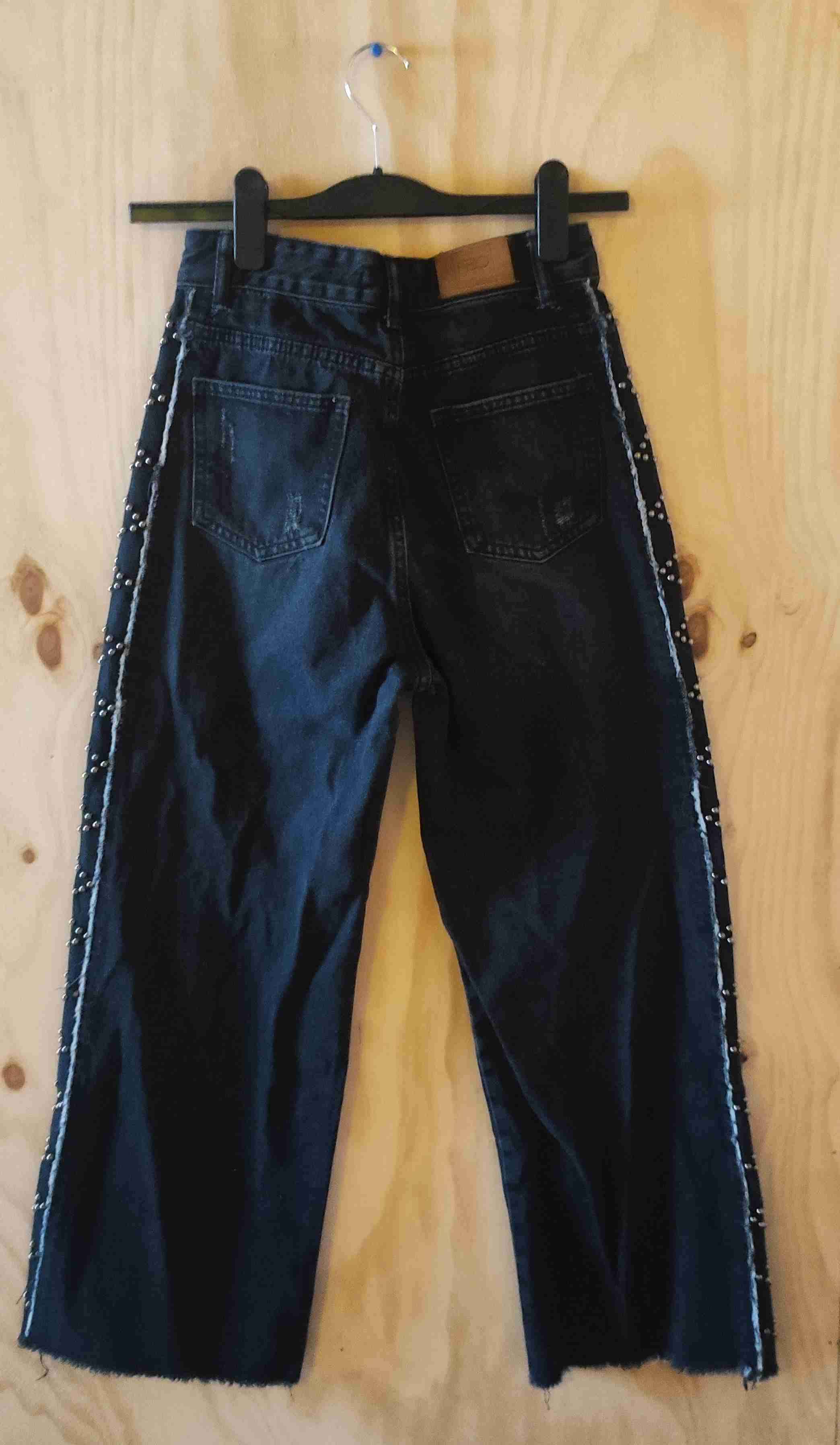 Jeans negros con detalles brillantes - miniatura 2