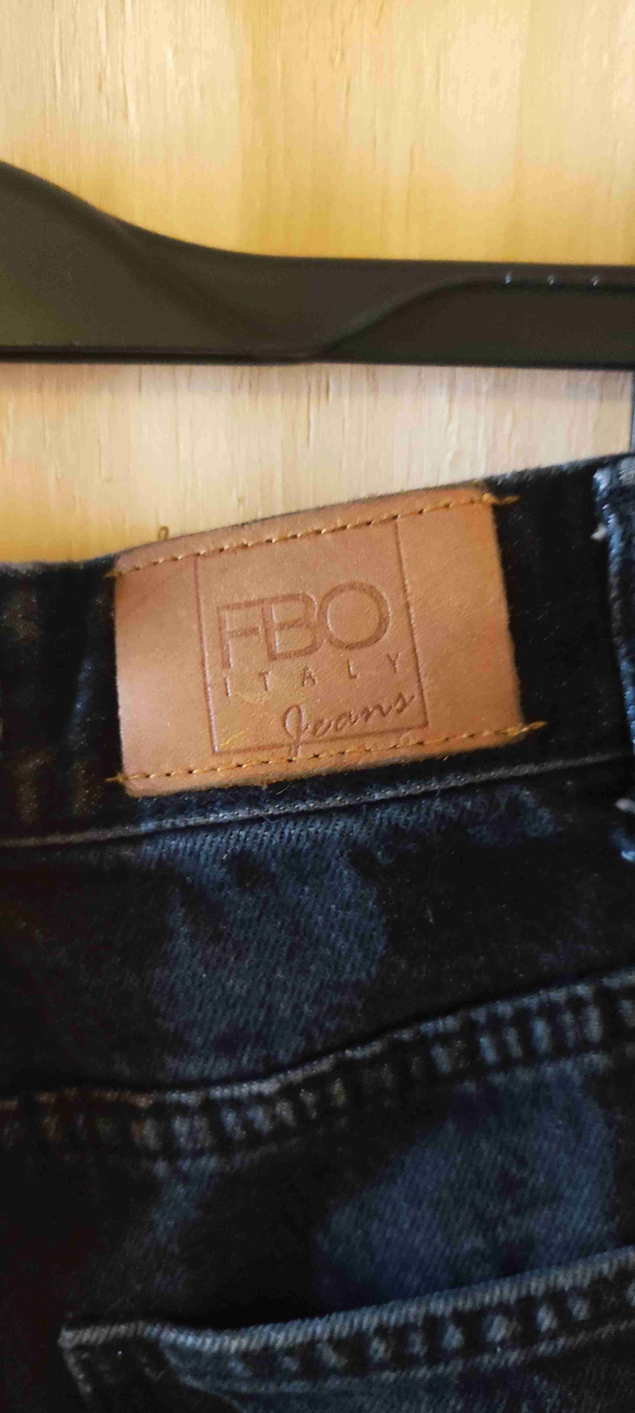 Jeans negros con detalles brillantes - miniatura 4