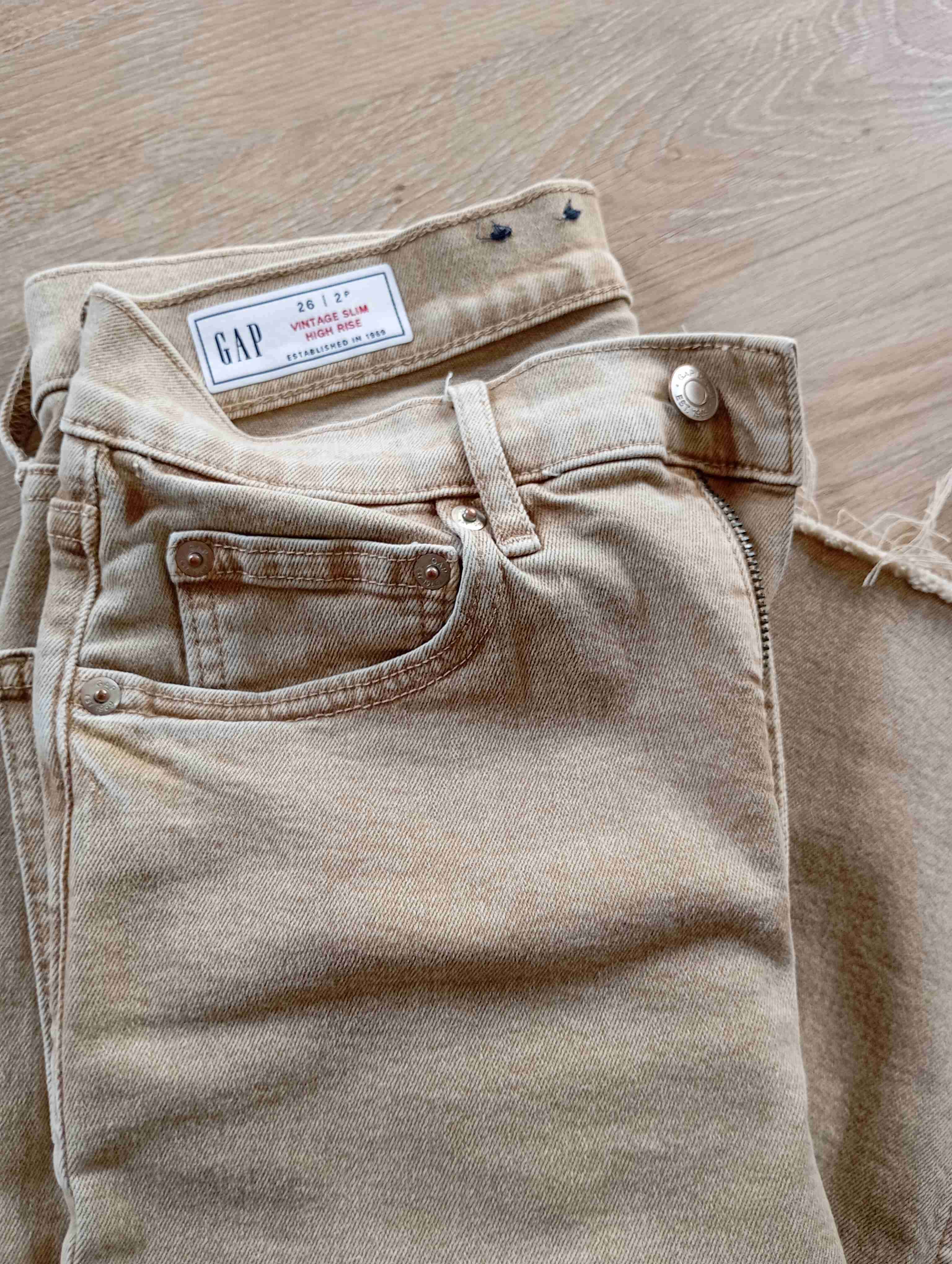 Jeans beige clásicos Gap - miniatura 2