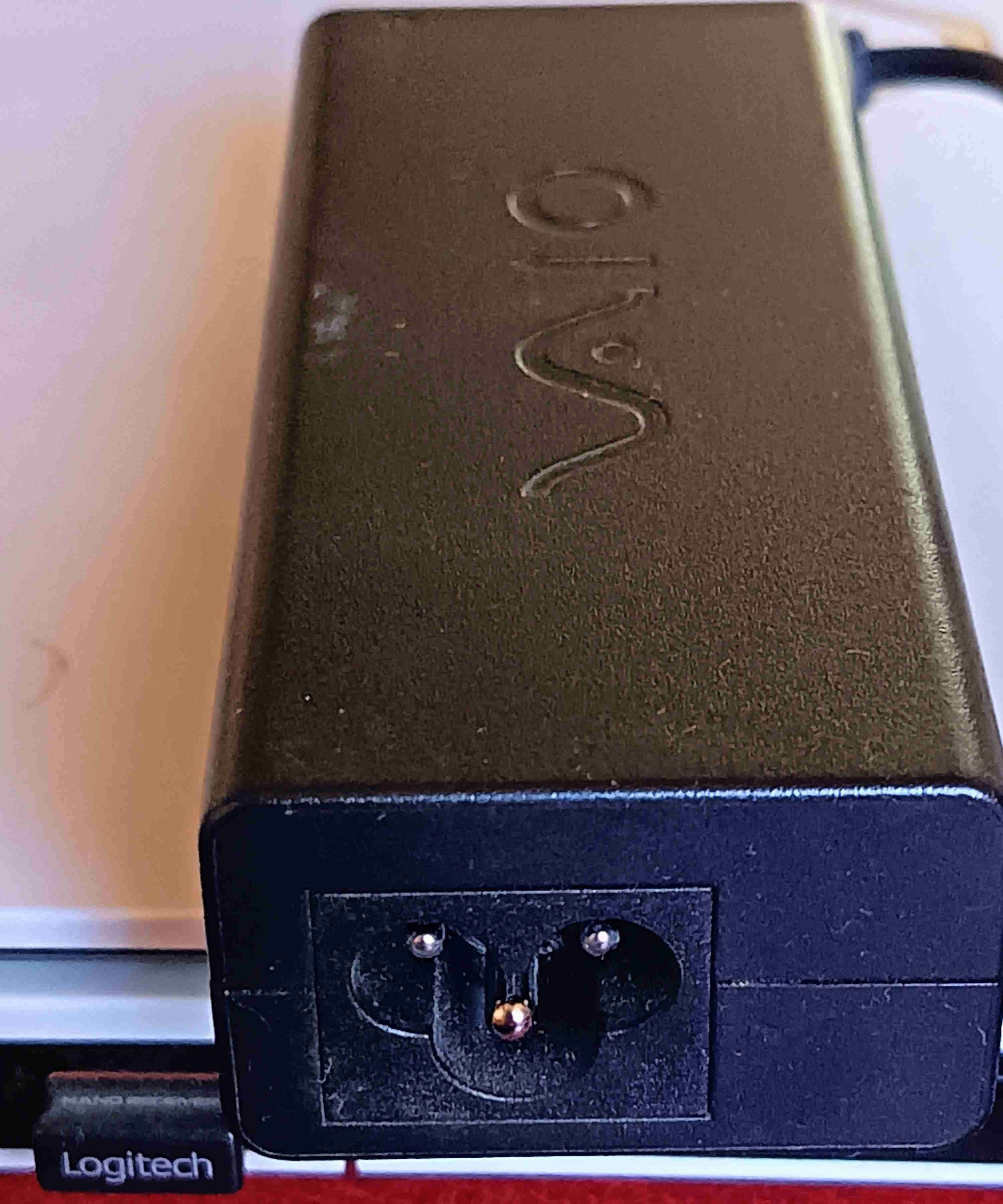 Cargador Vaio, de Sony para laptop - miniatura 1