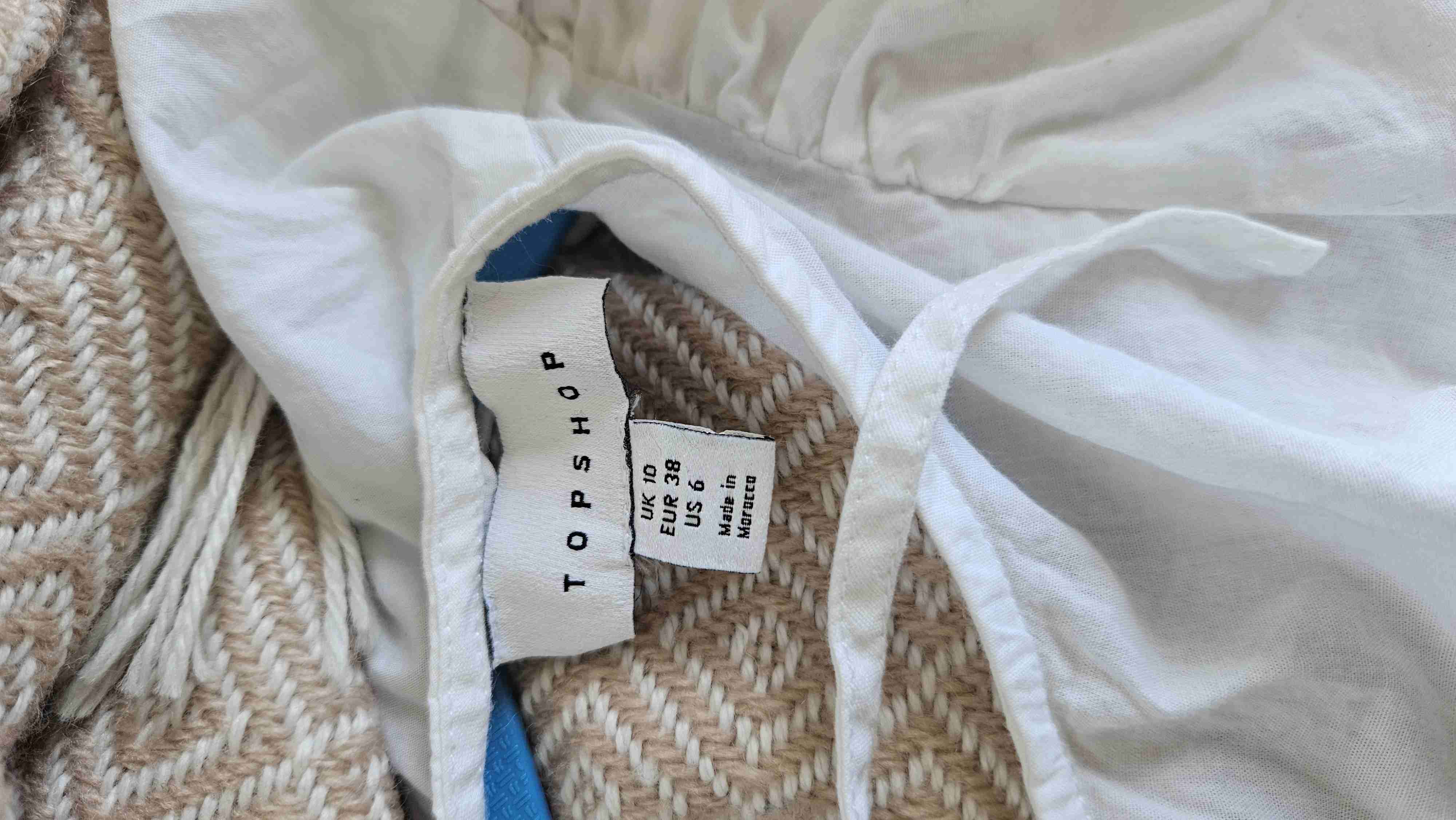 Blusa blanca manga abullonada - miniatura 3