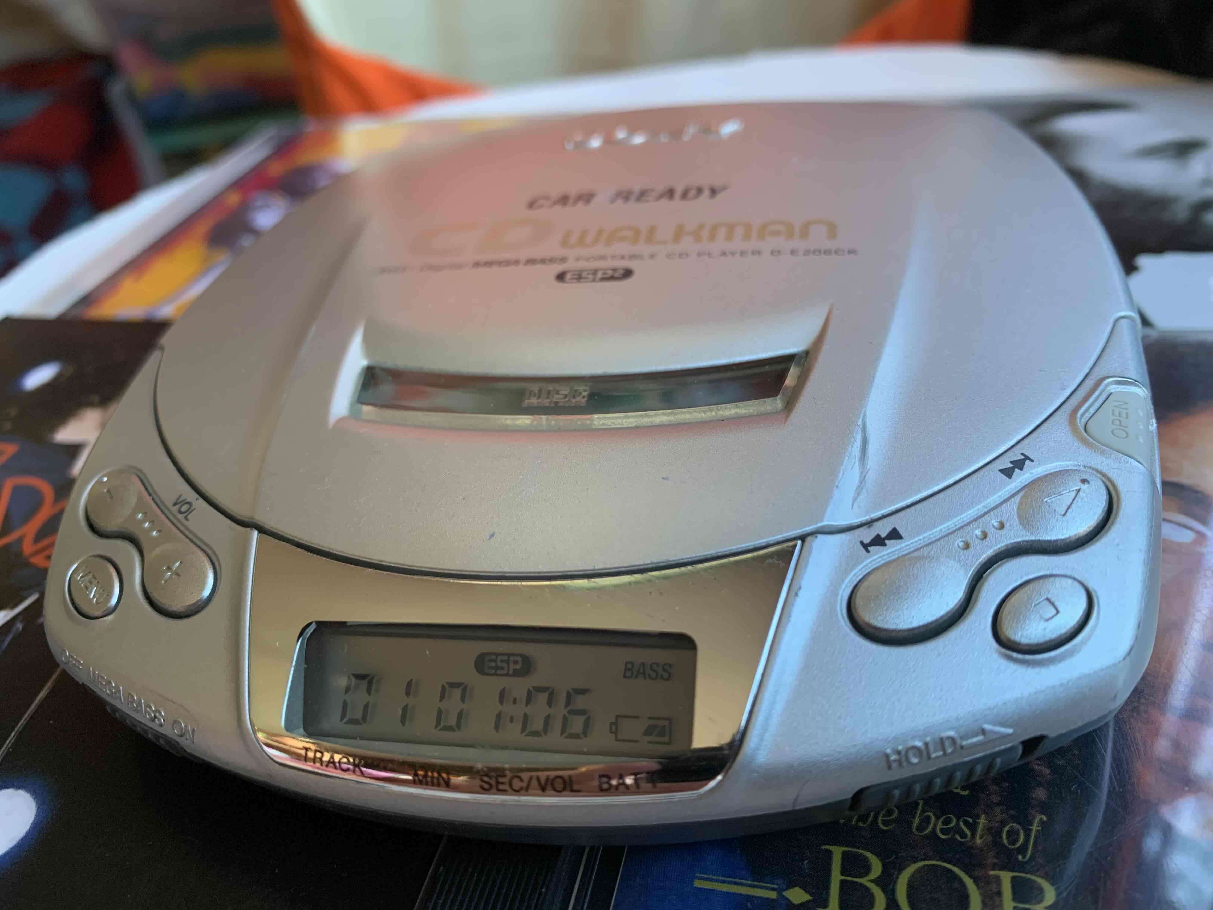 Reproductor CD Walkman plateado - miniatura 1