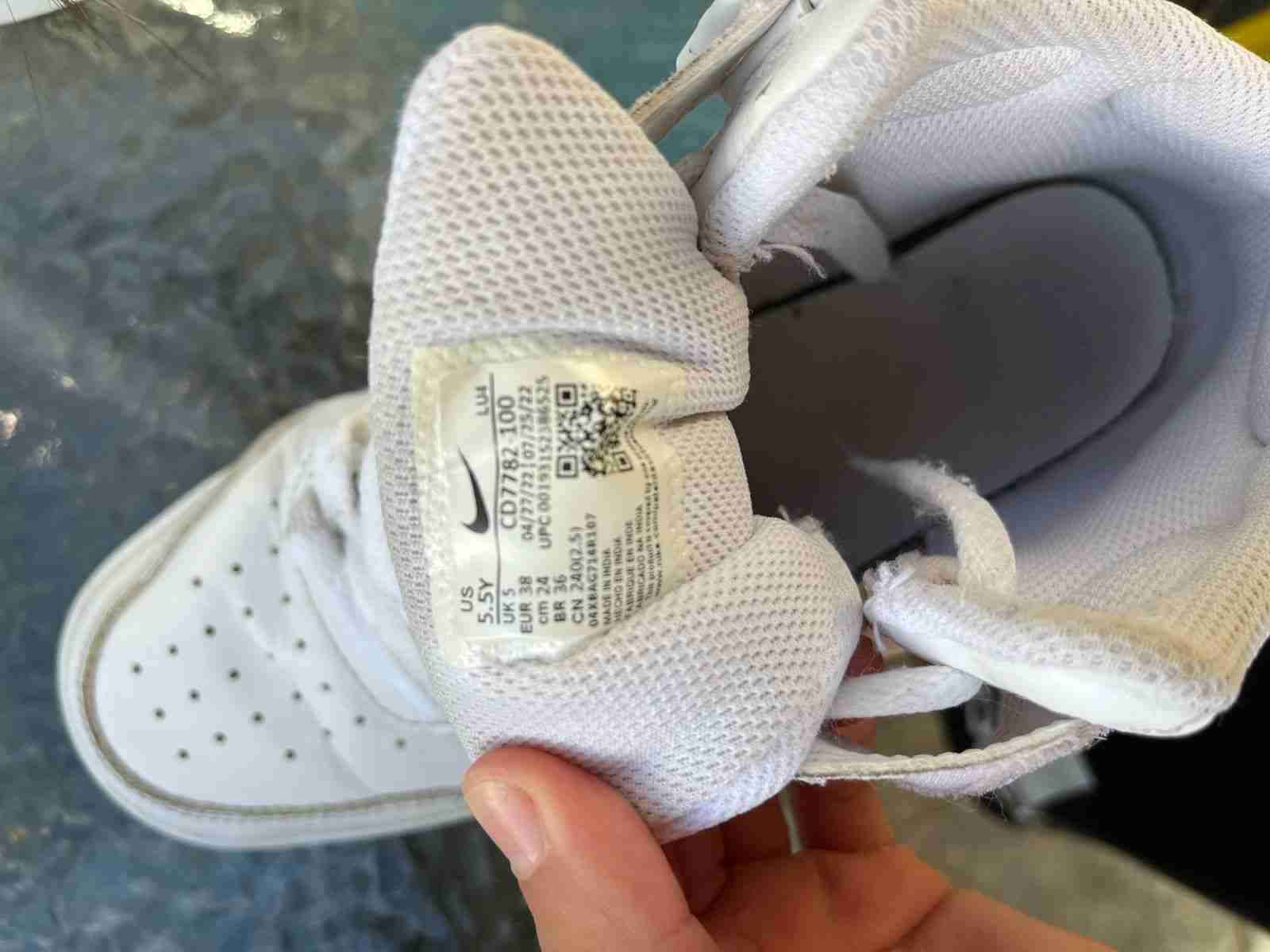 Zapatillas deportivas blancas Nike originales - miniatura 3