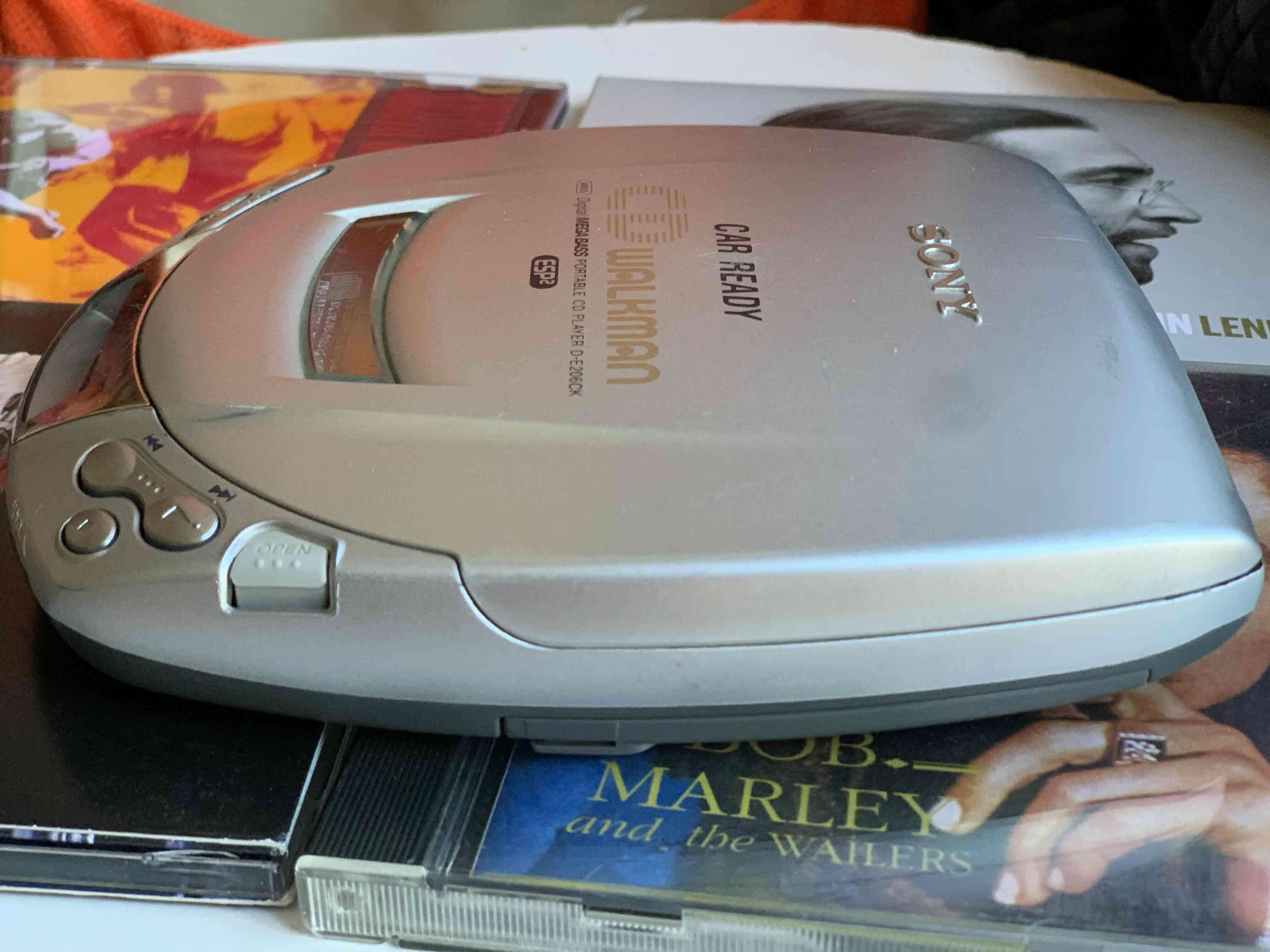 Reproductor CD Walkman plateado - miniatura 4