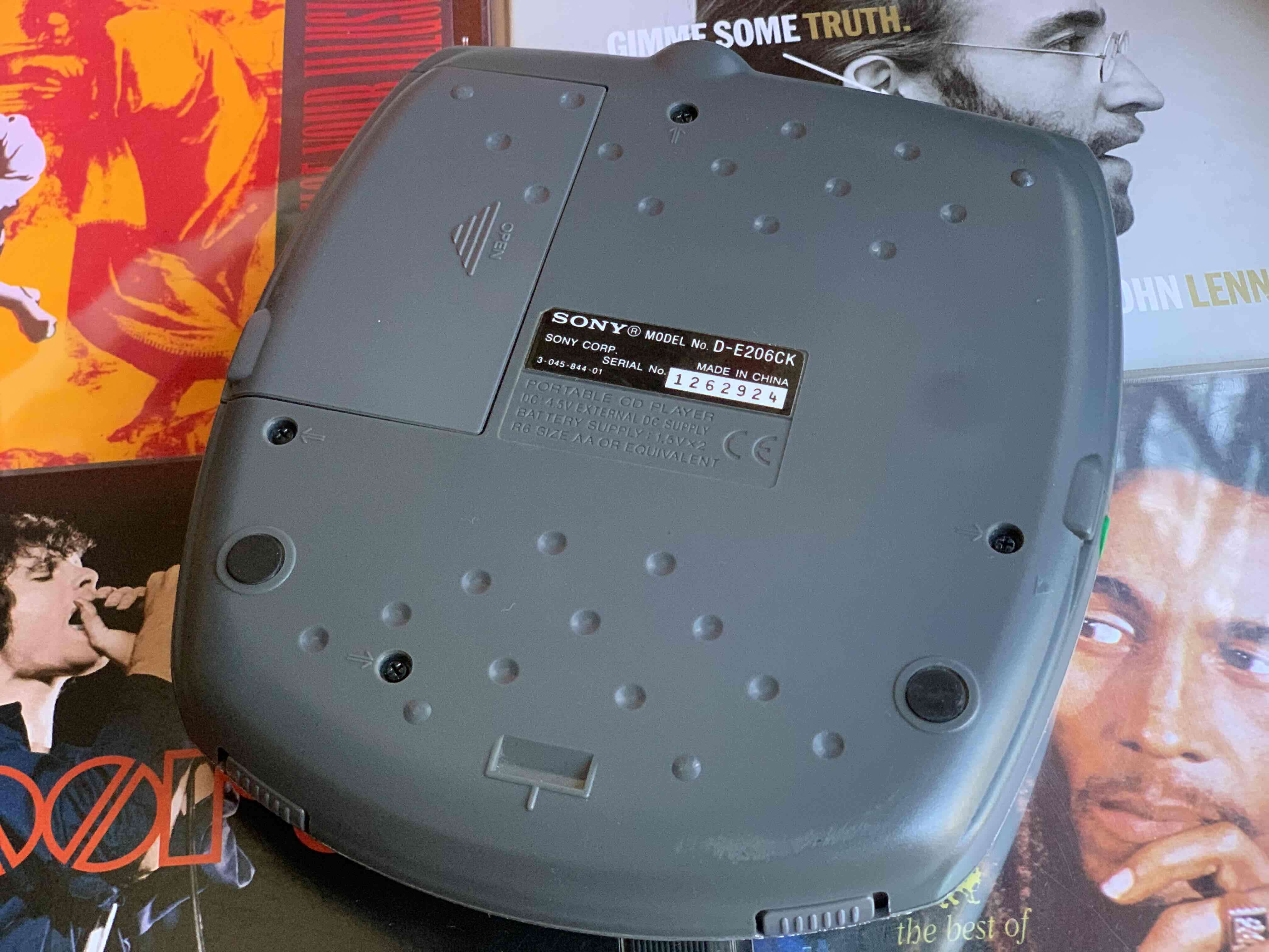 Reproductor CD Walkman plateado - miniatura 6