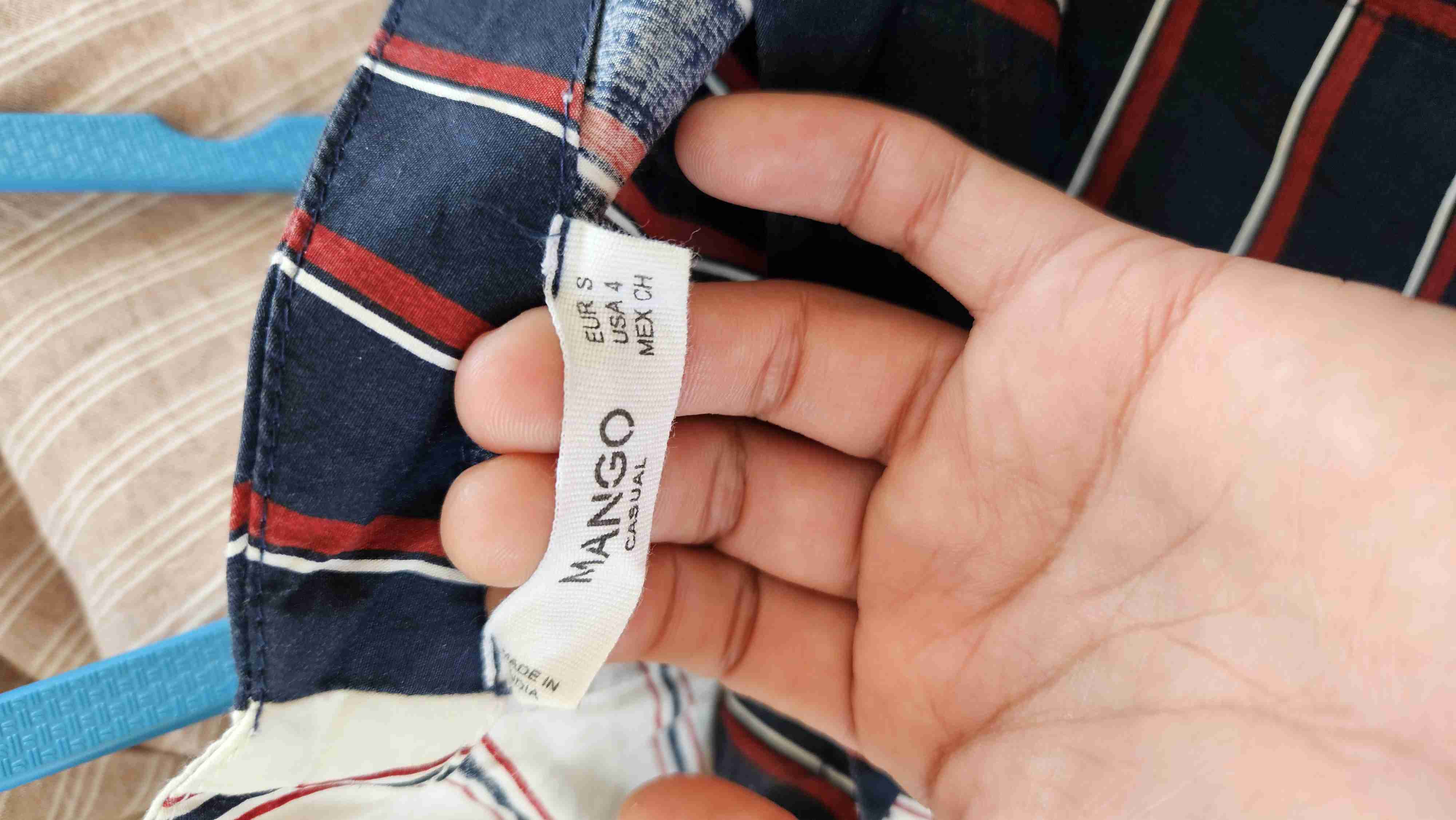 Blusa rayada en blanco y negro - miniatura 2