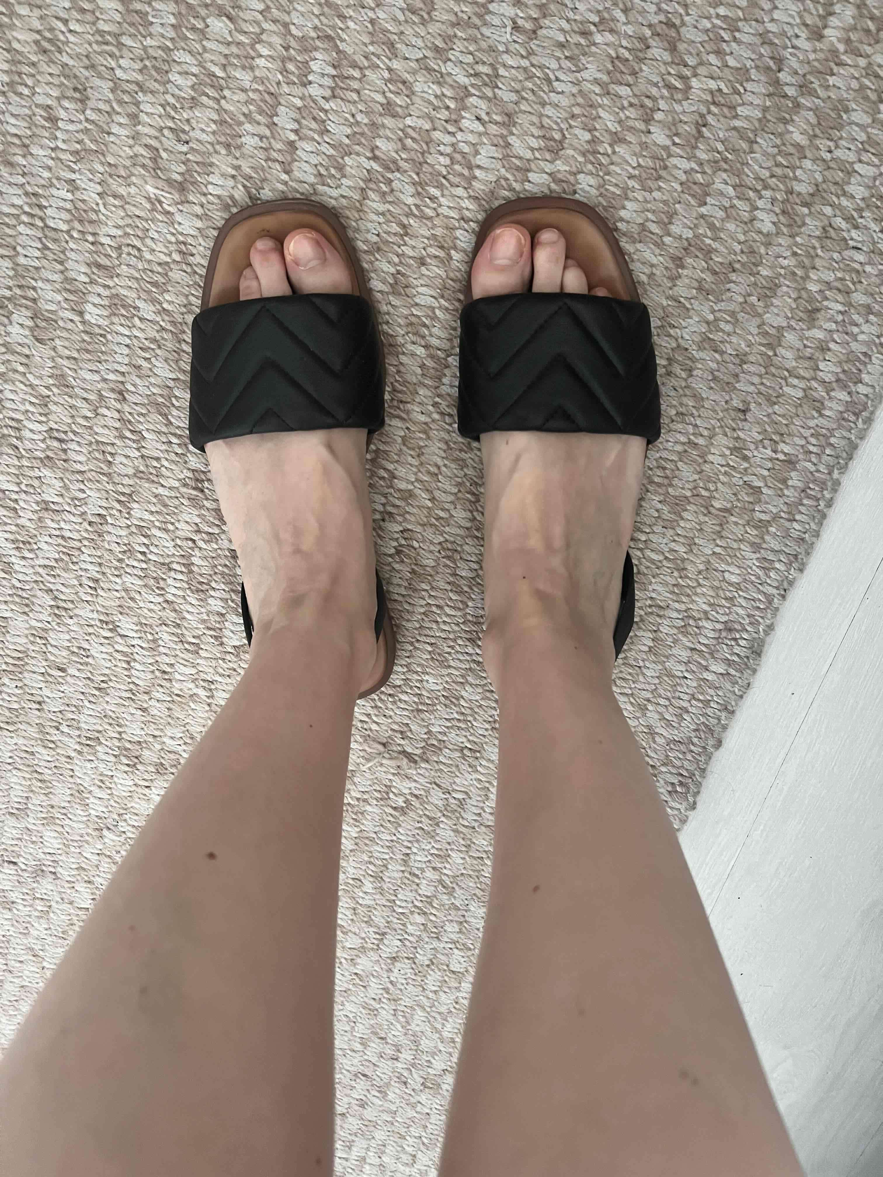 Sandalias planas negras - miniatura 3