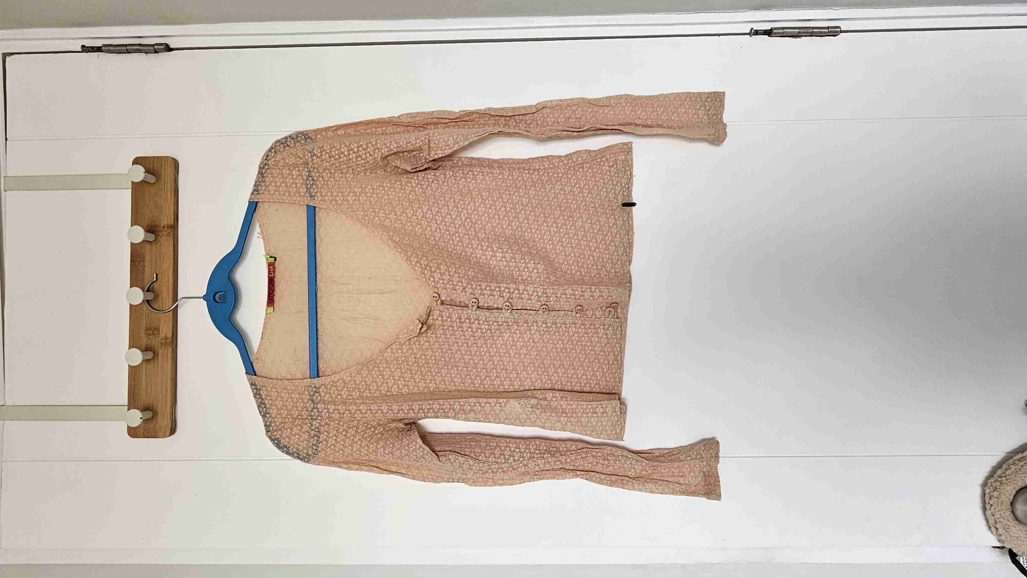 Cardigan rosa tejido - miniatura 1