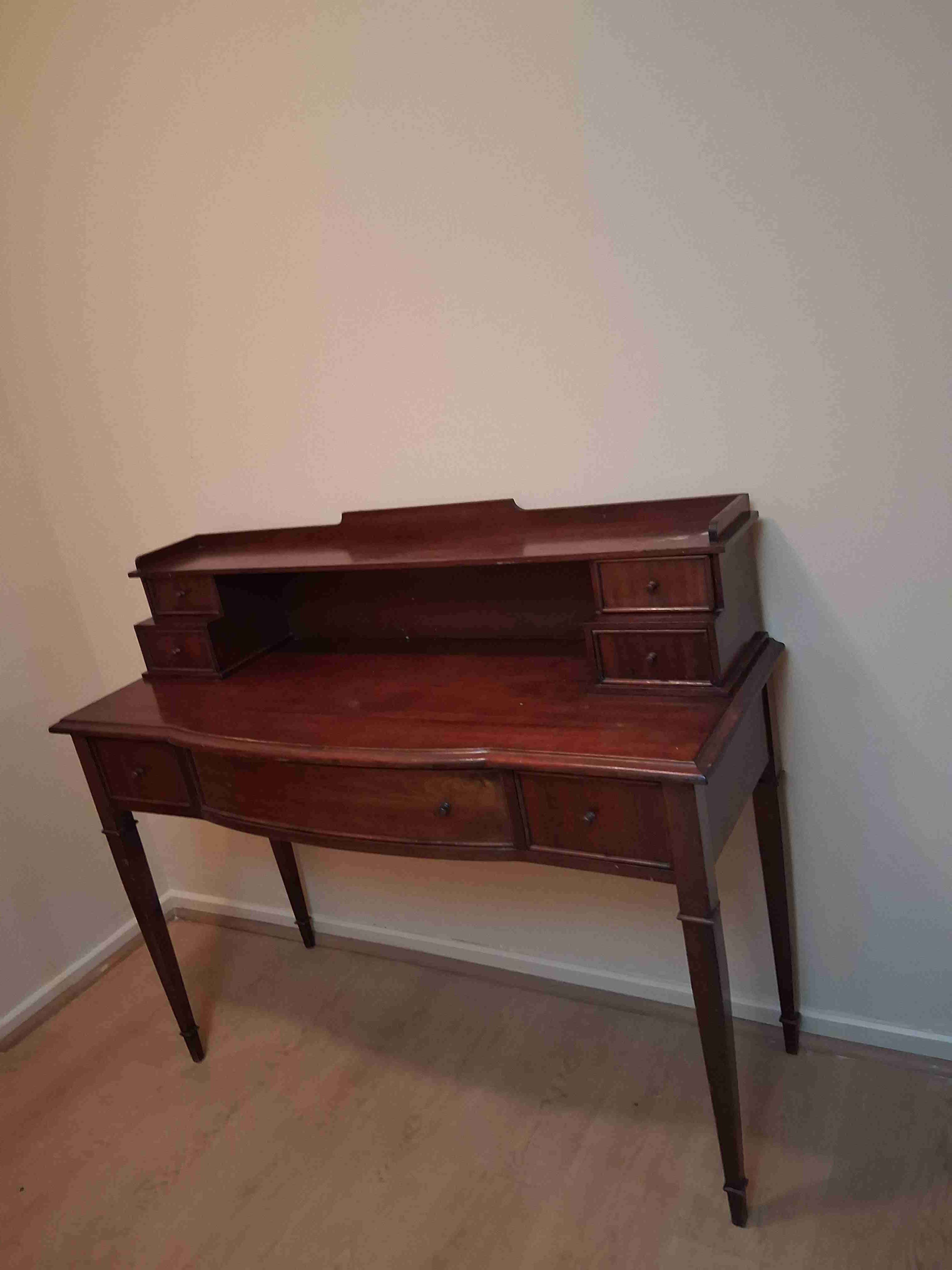 Escritorio de madera clásico o arrimo - miniatura 1