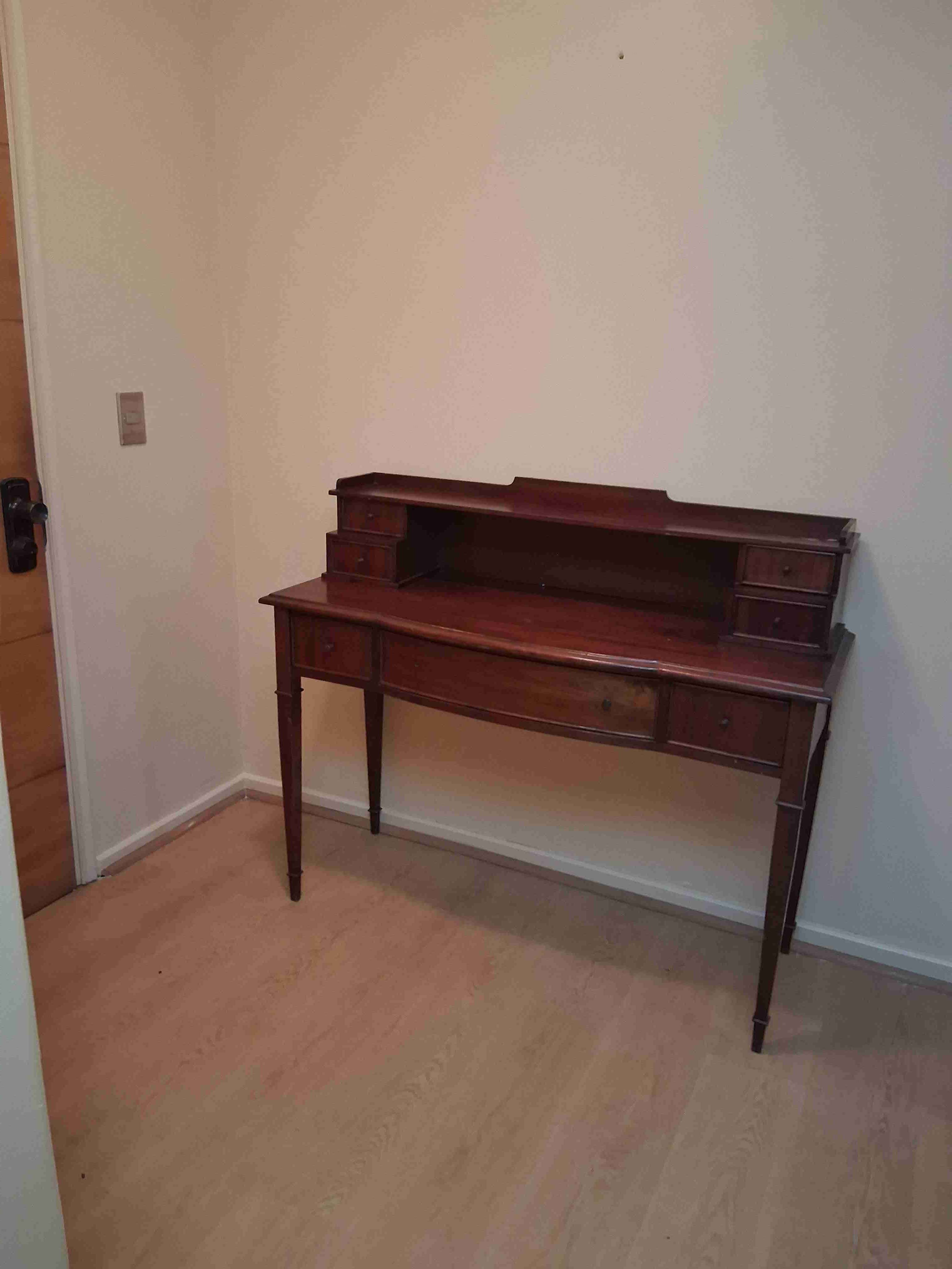 Escritorio de madera clásico o arrimo - miniatura 4