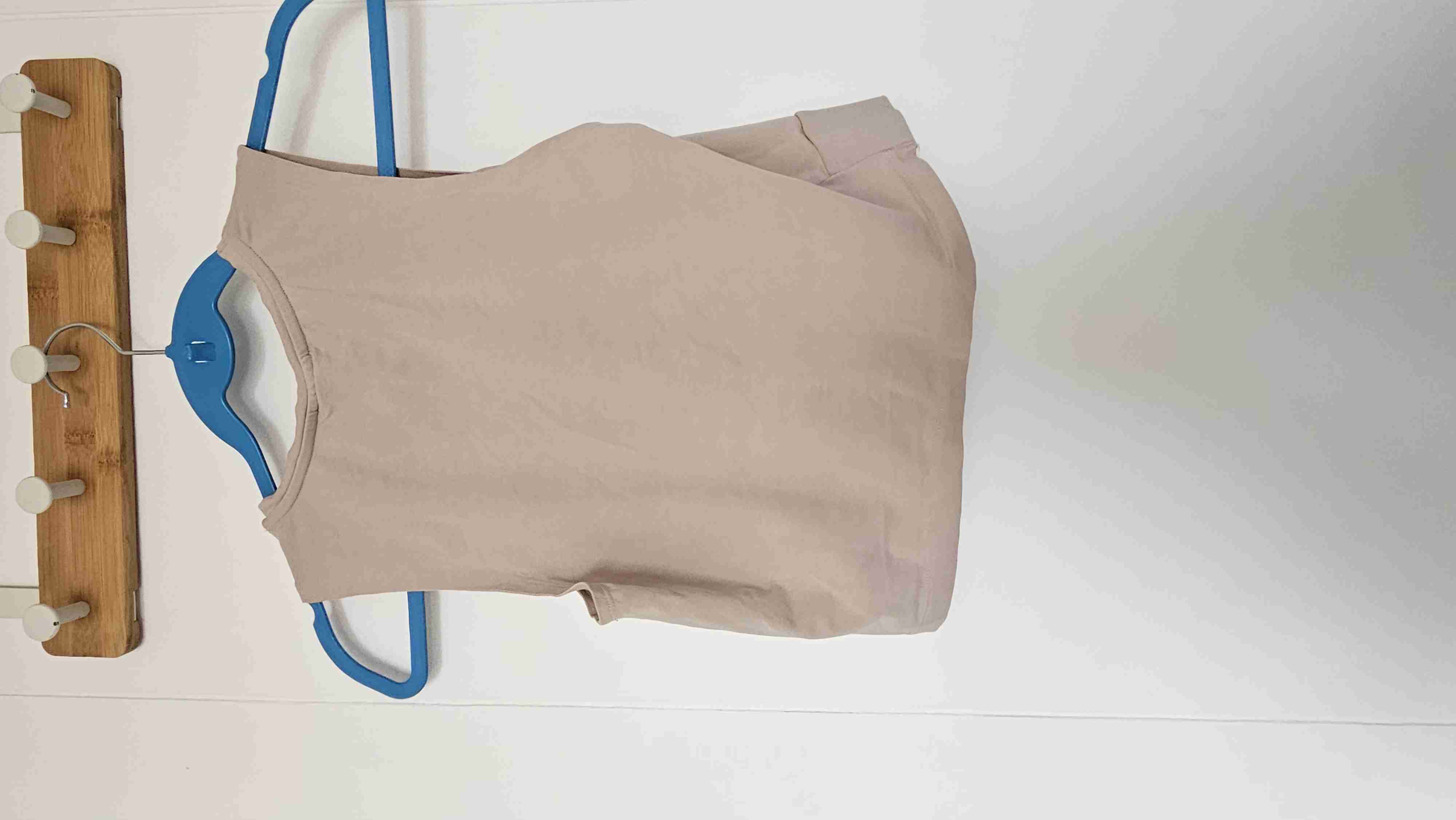 Polera beige con nudo frontal - miniatura 3