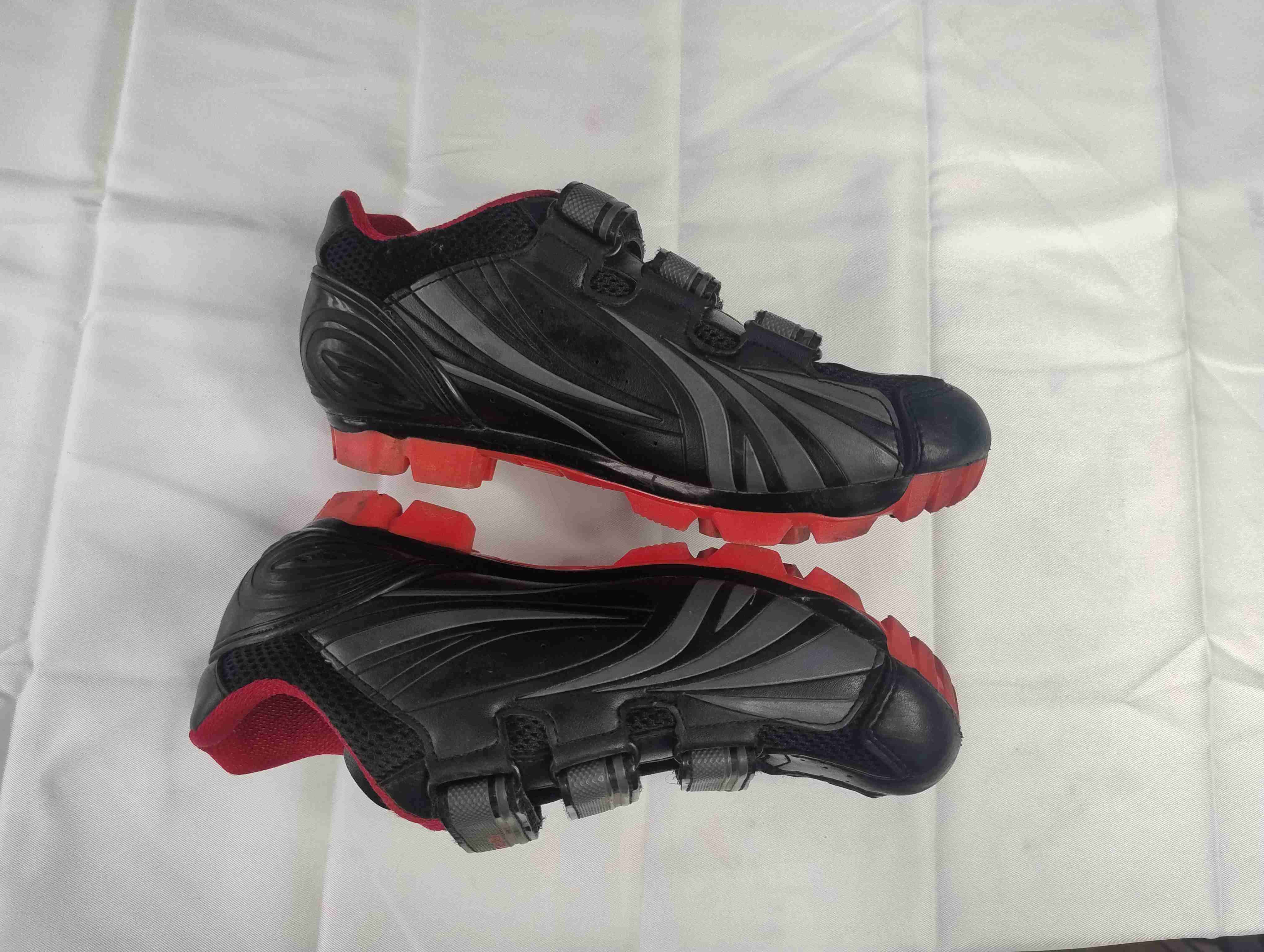 Zapatillas ciclismo negras y rojas - miniatura 2