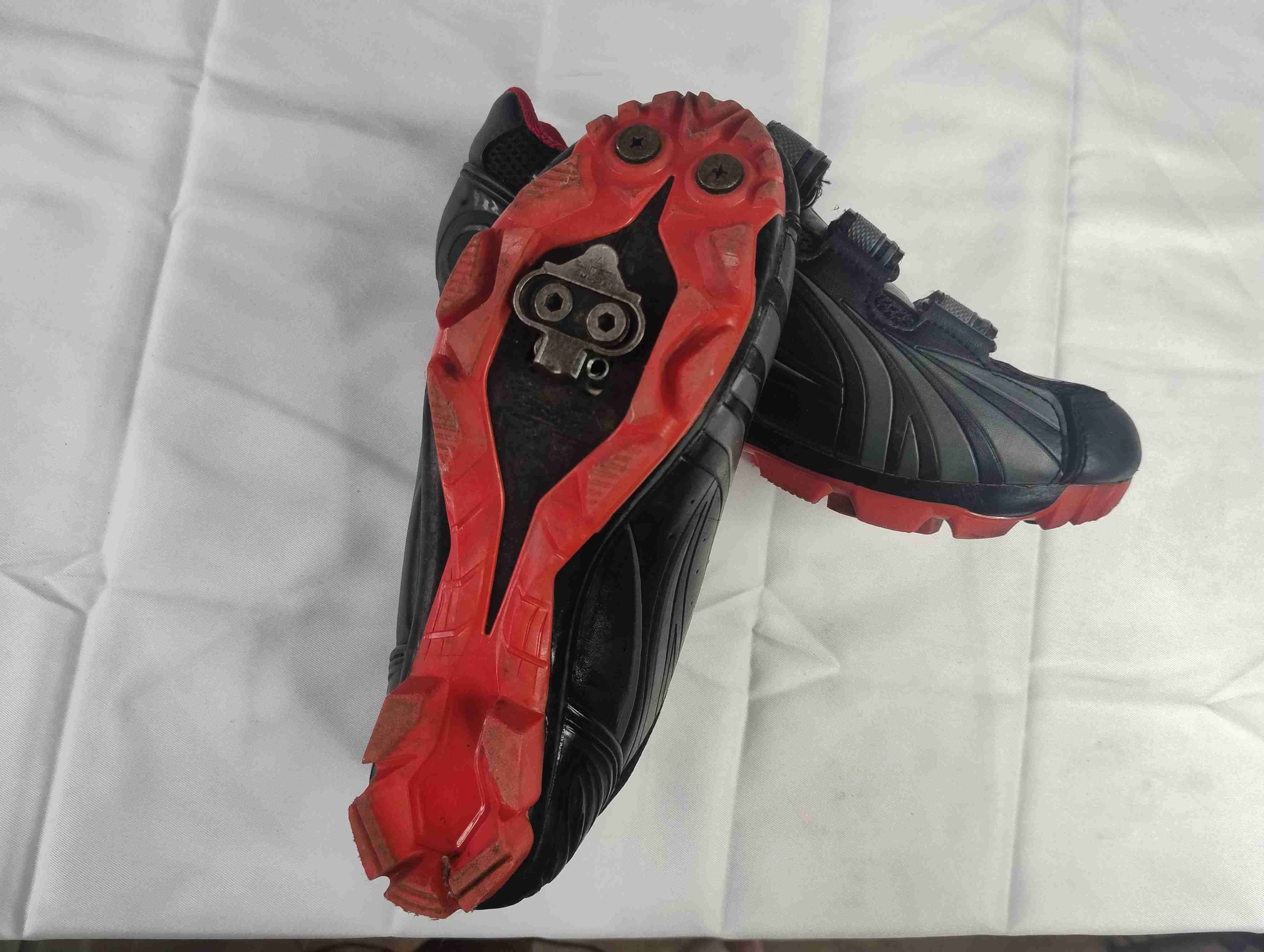 Zapatillas ciclismo negras y rojas - miniatura 4