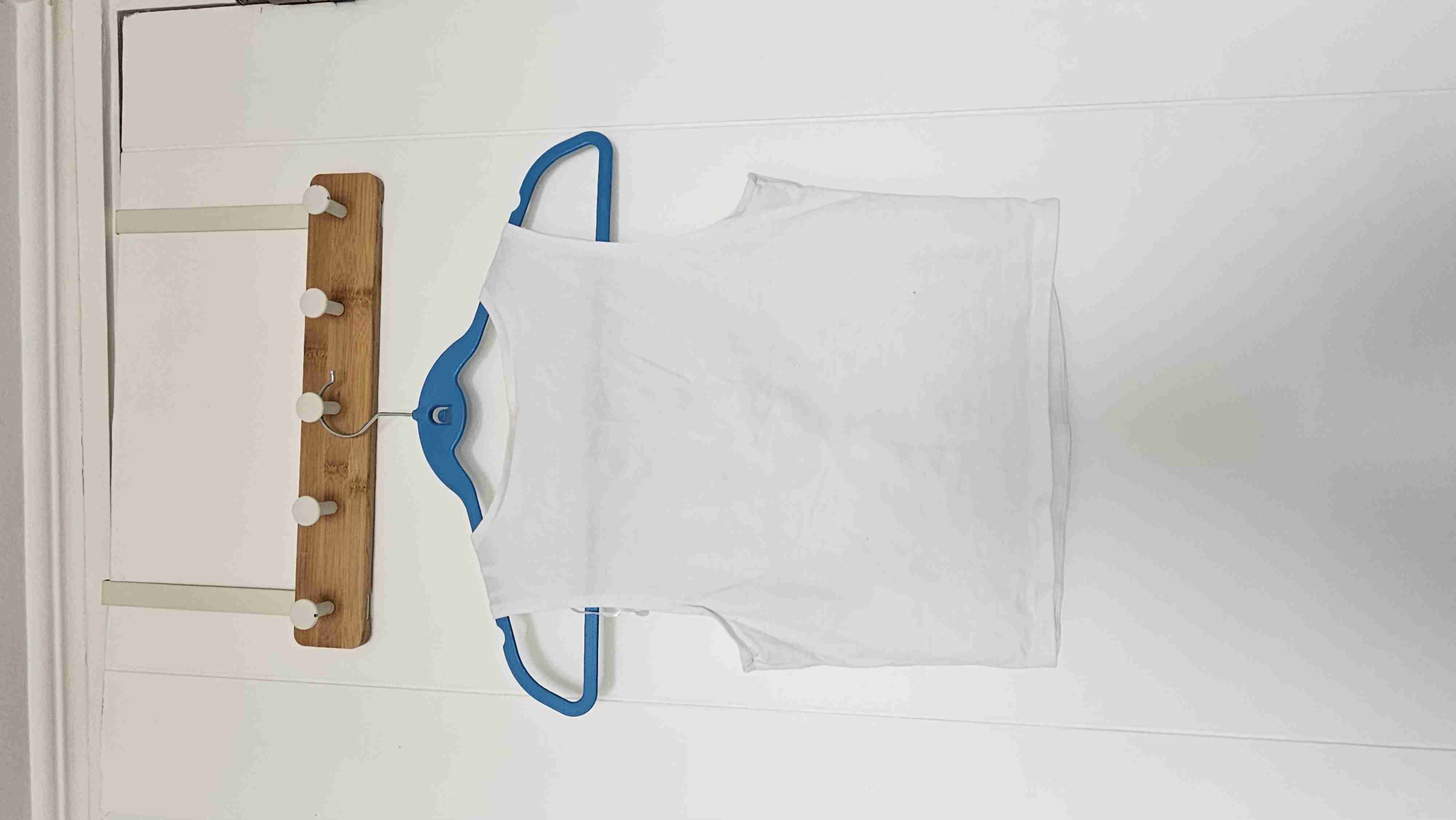 Polera sin mangas blanca - miniatura 3