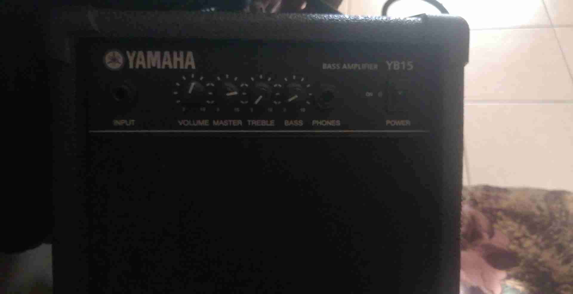Amplificador Yamaha para bajo
