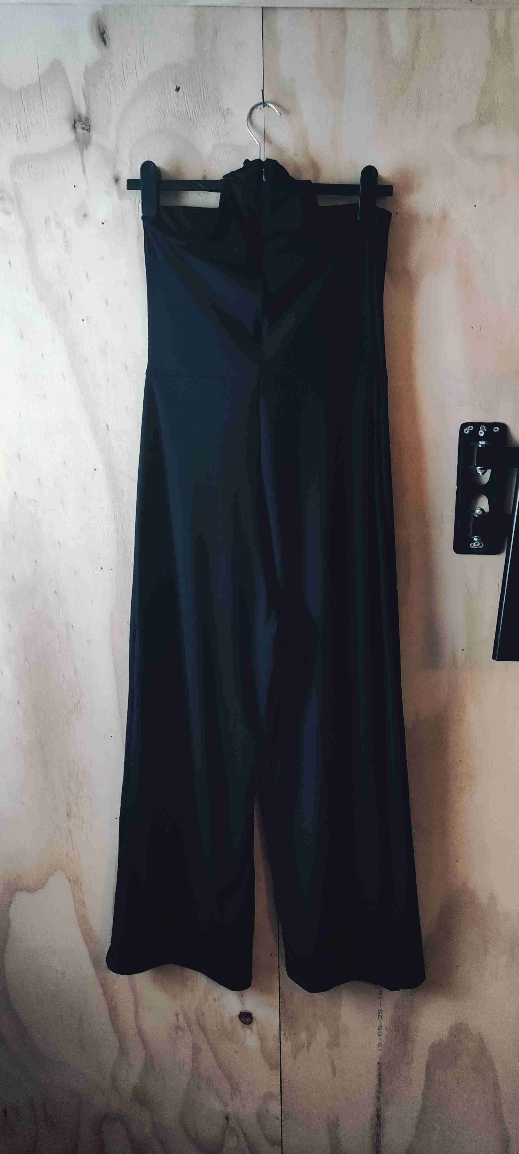 Mono negro de piernas anchas - miniatura 2