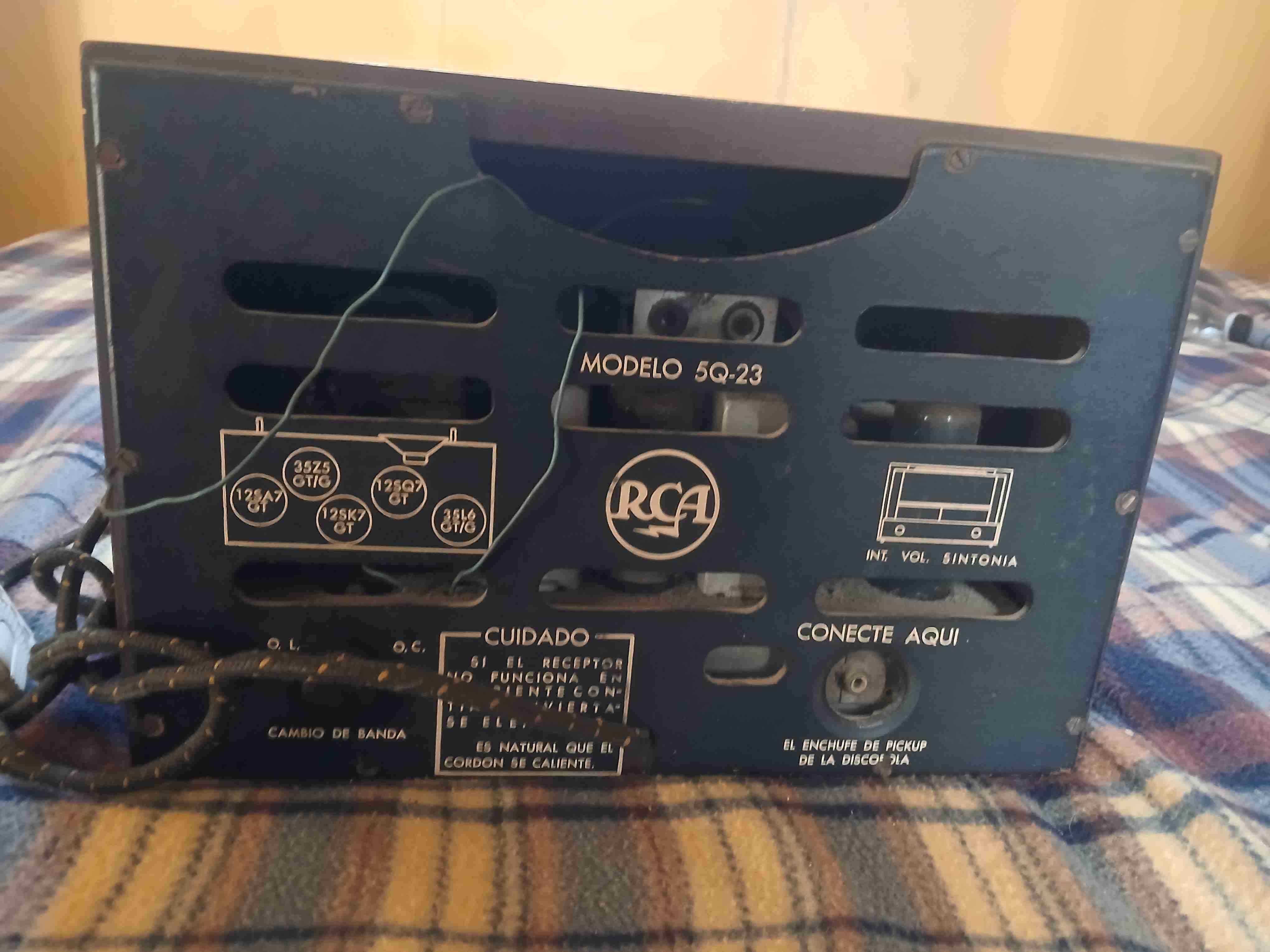 Radio vintage de madera - miniatura 3