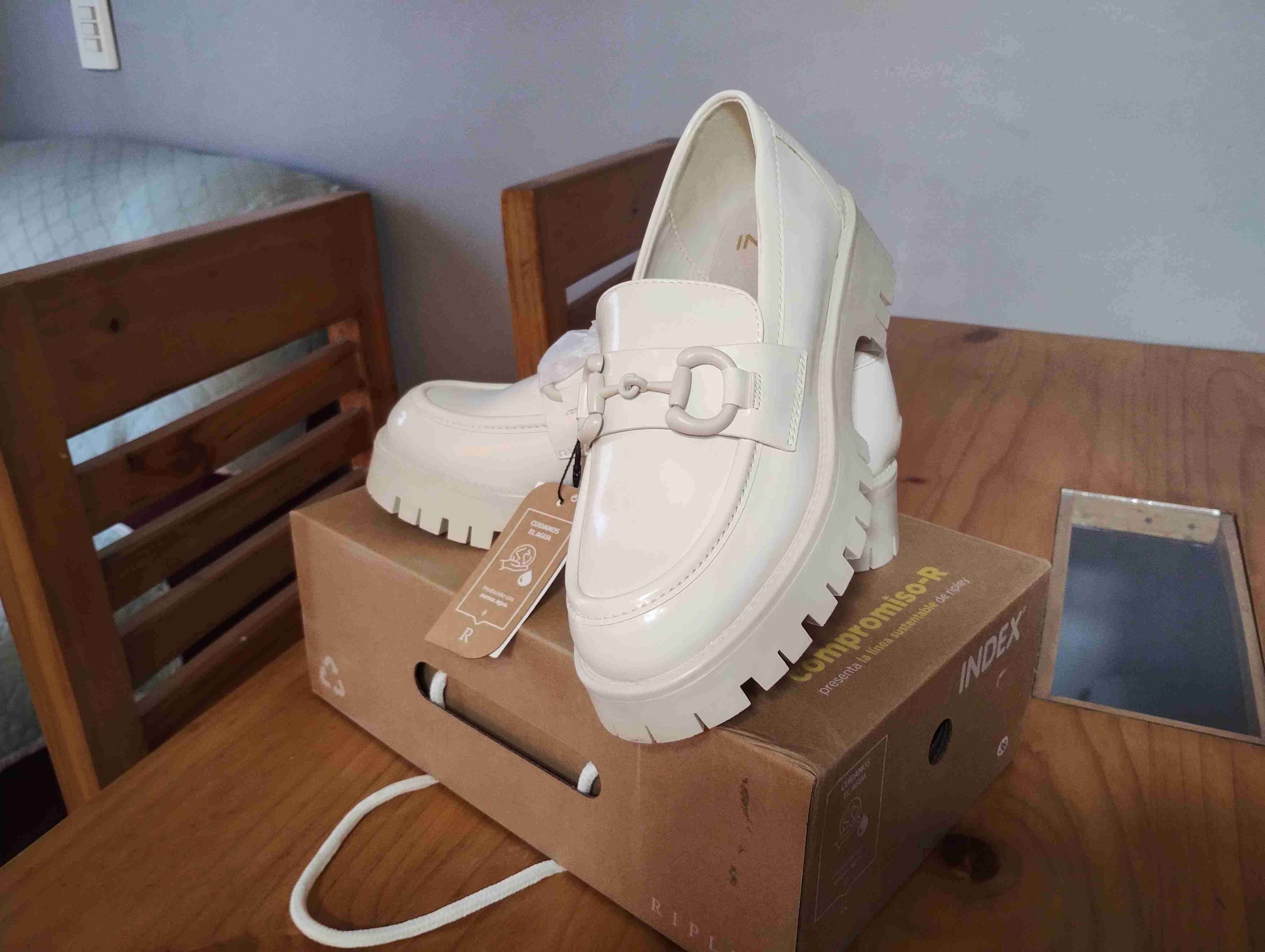 Mocasines beige con suela gruesa - miniatura 2