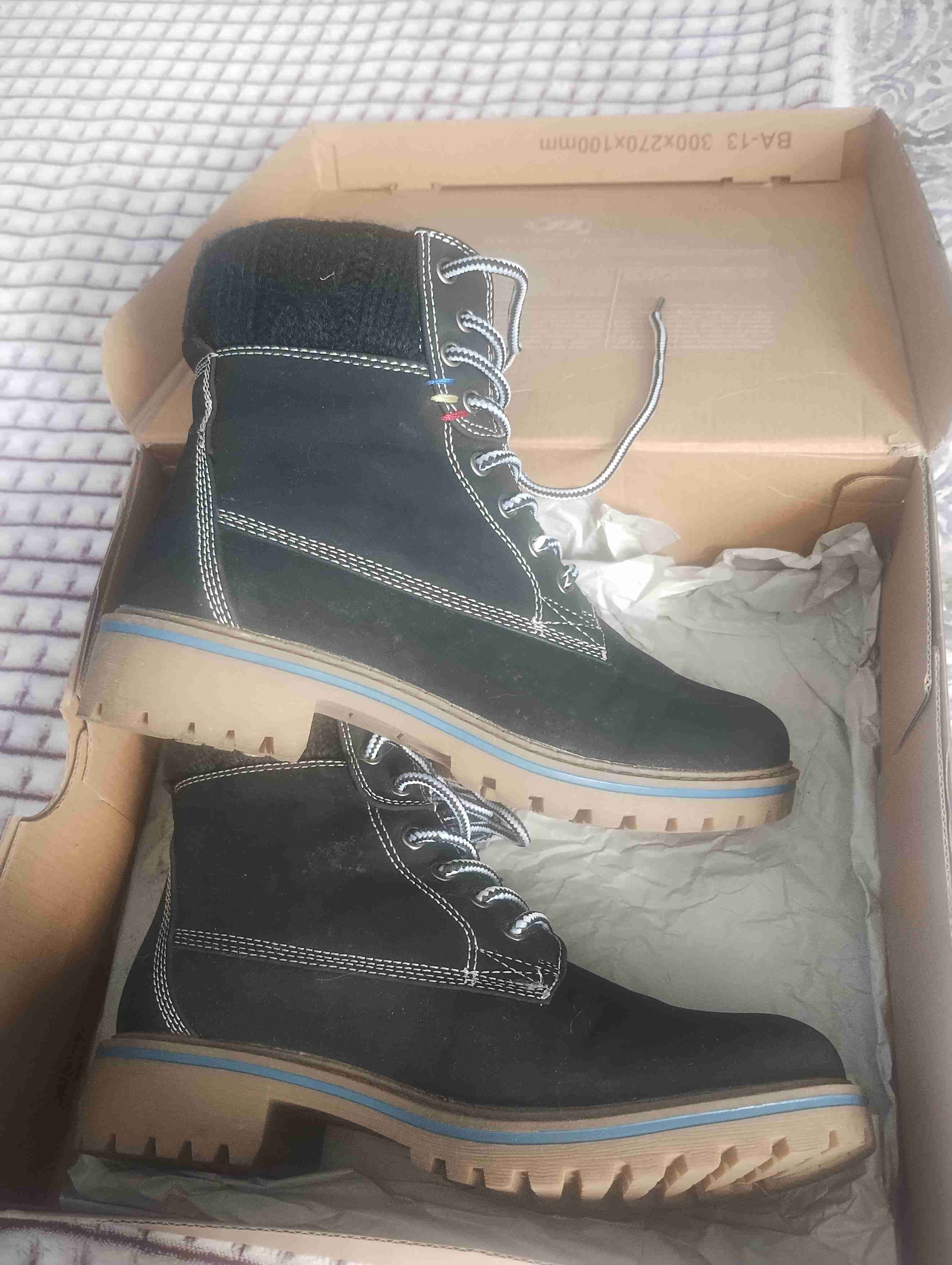 Botas negras con cordones - miniatura 2