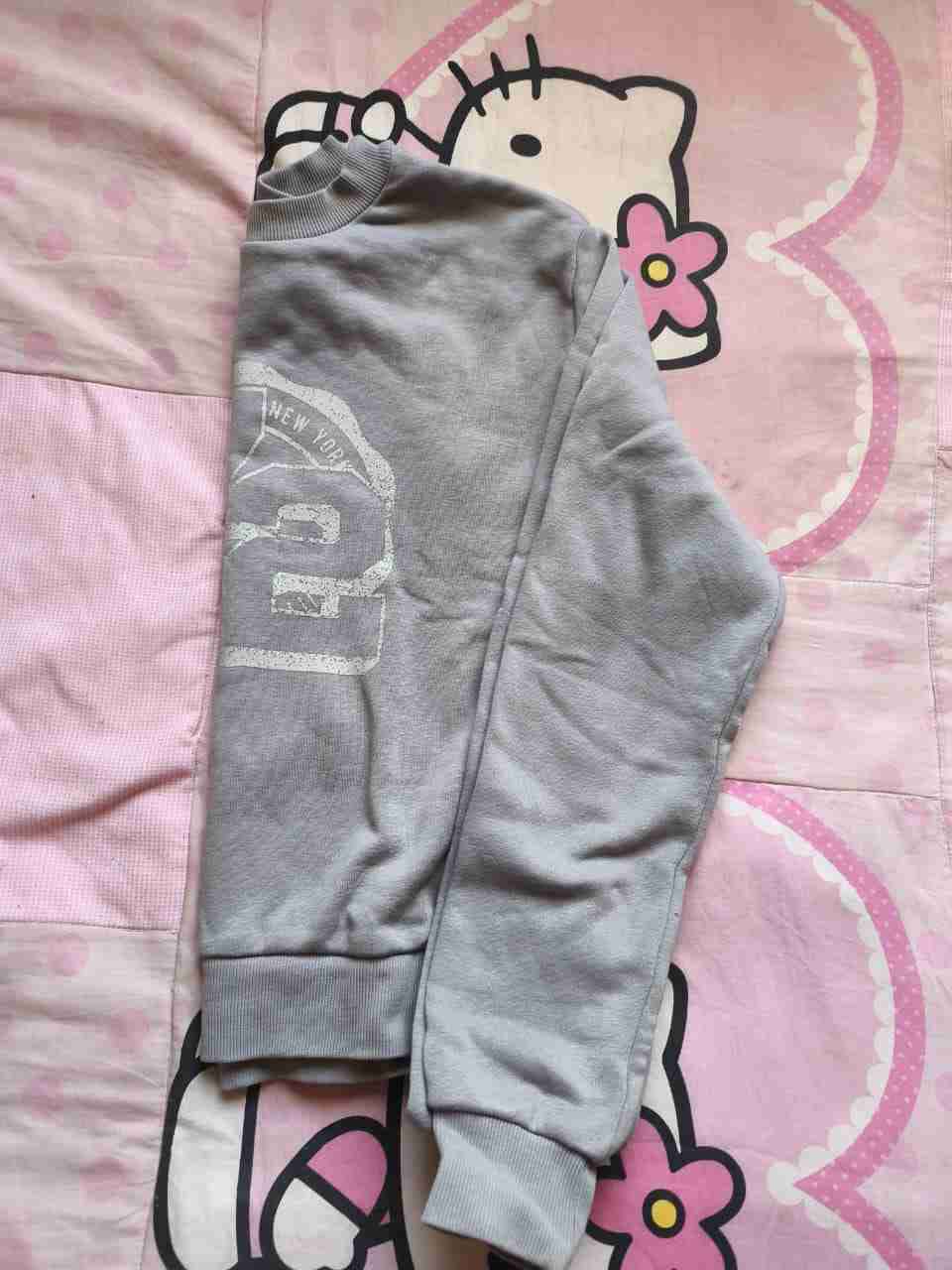 Polerón gris H&Me talla XS con diseño '72' - miniatura 2