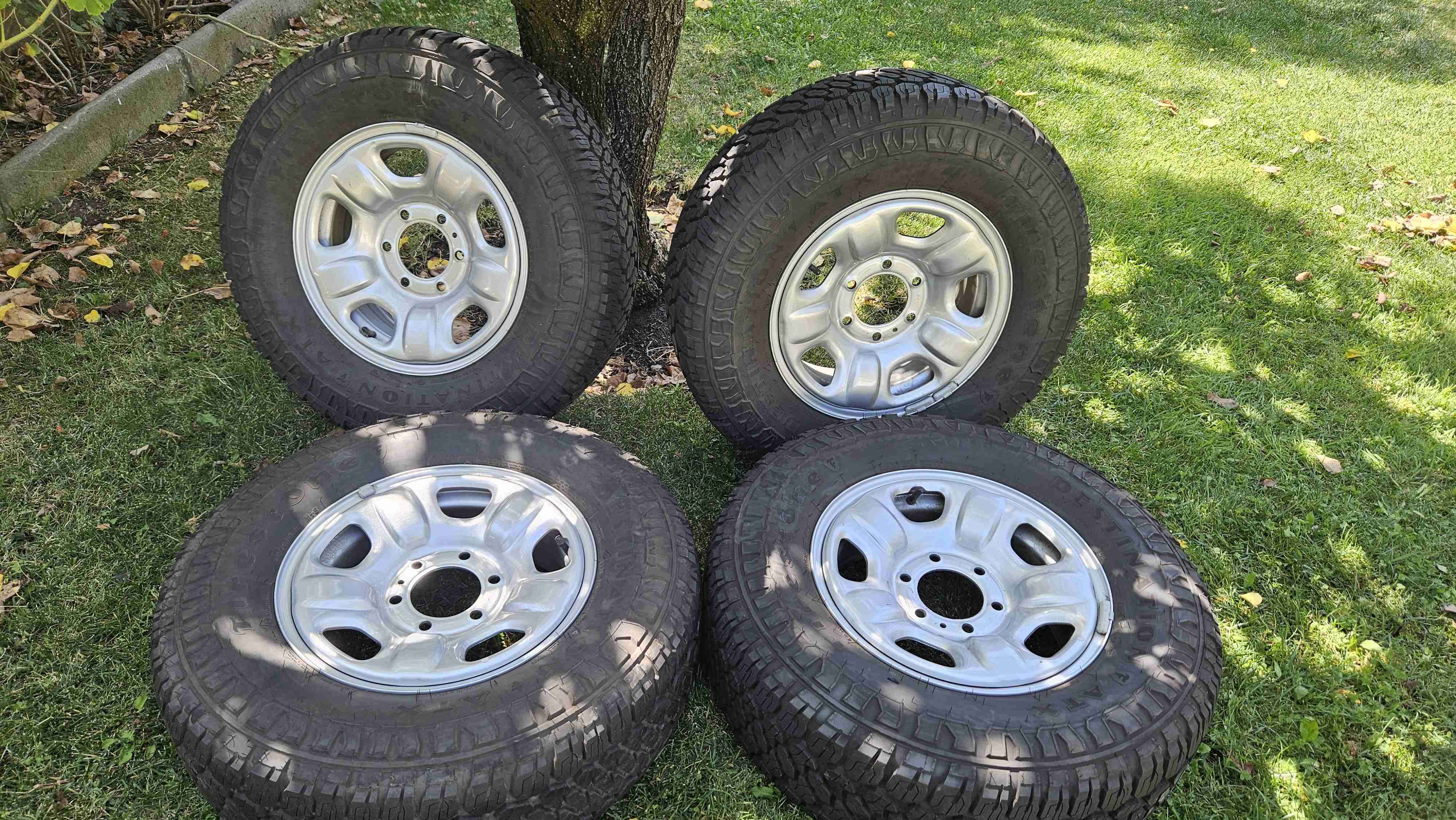 4 Ruedas 4x4 Hilux / Chevrolet Colorado 245/70R16 - miniatura 1