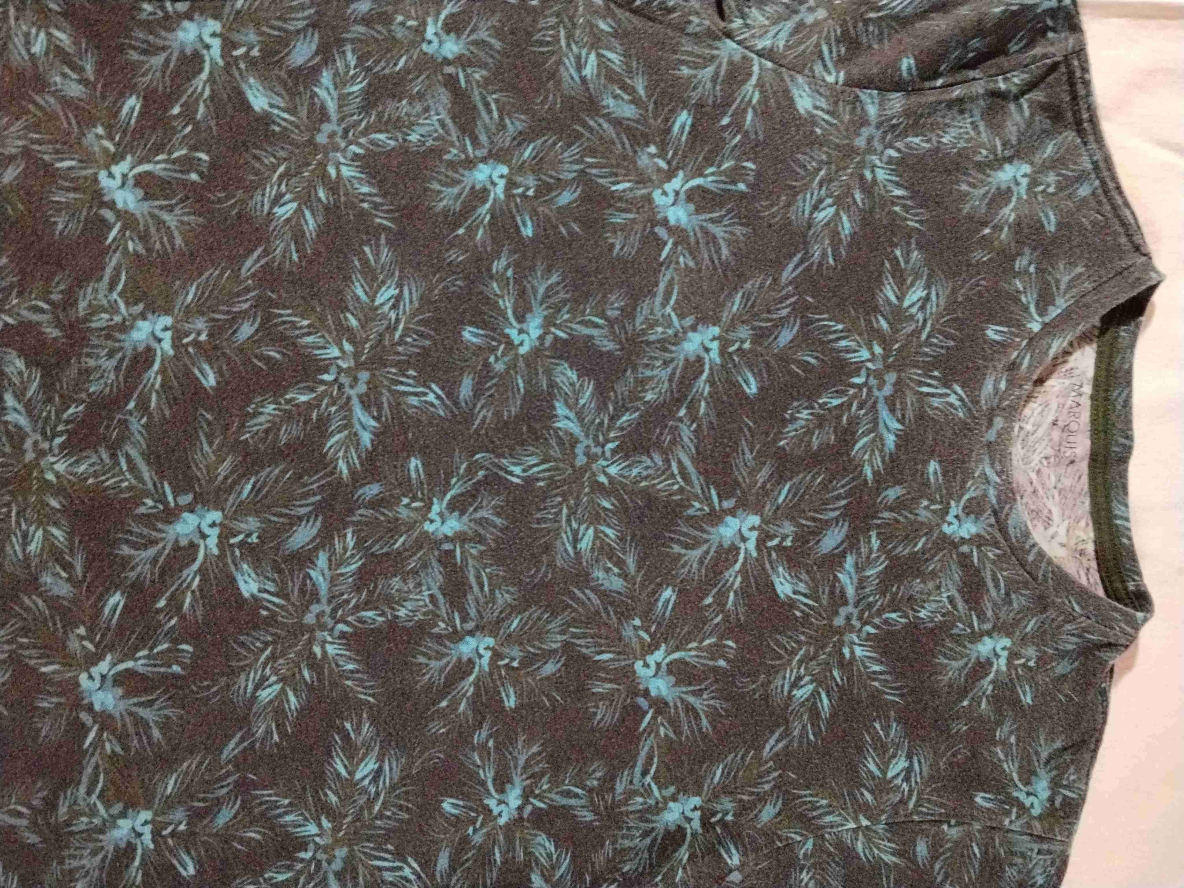 Polera estampada y negra con bolsillo - miniatura 2