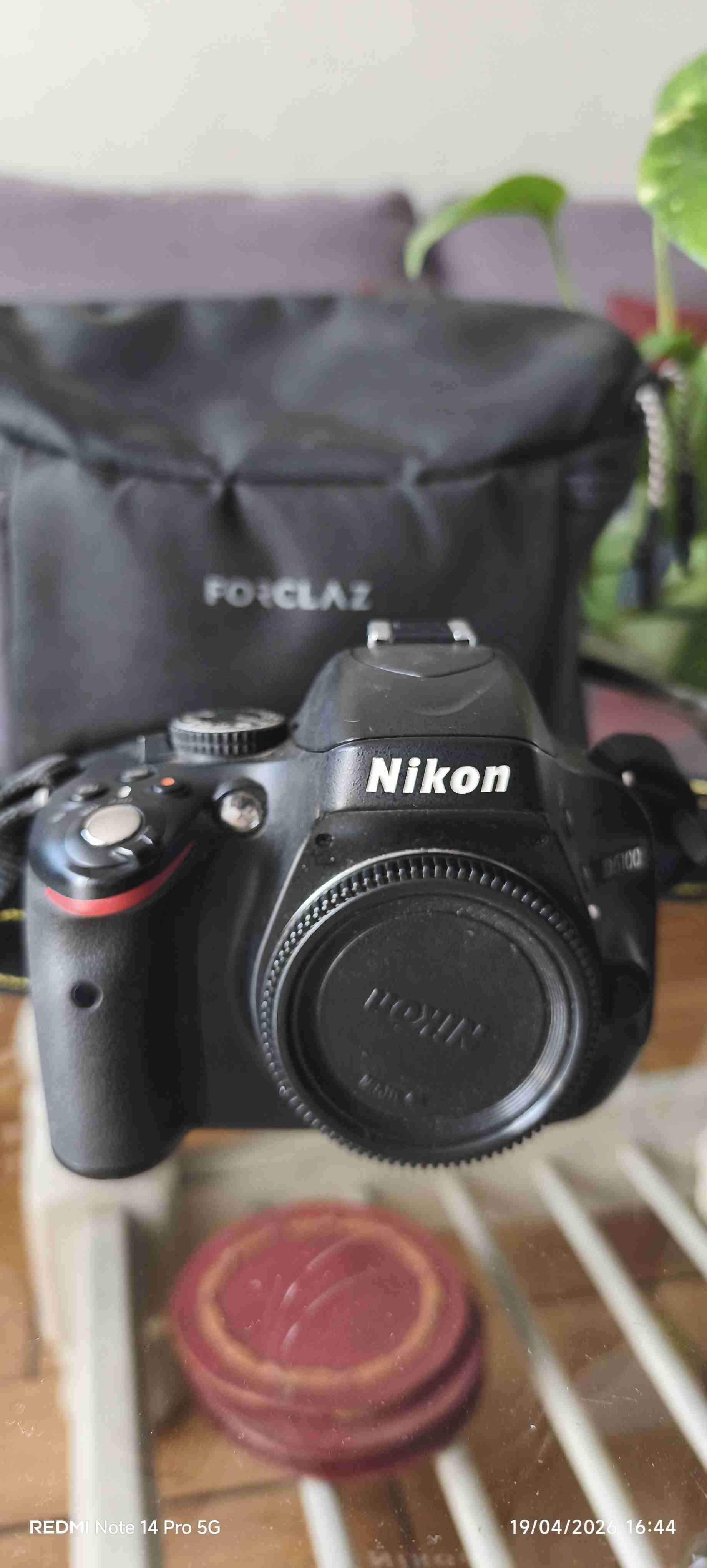 Cámara Nikon con lente y estuche - miniatura 3