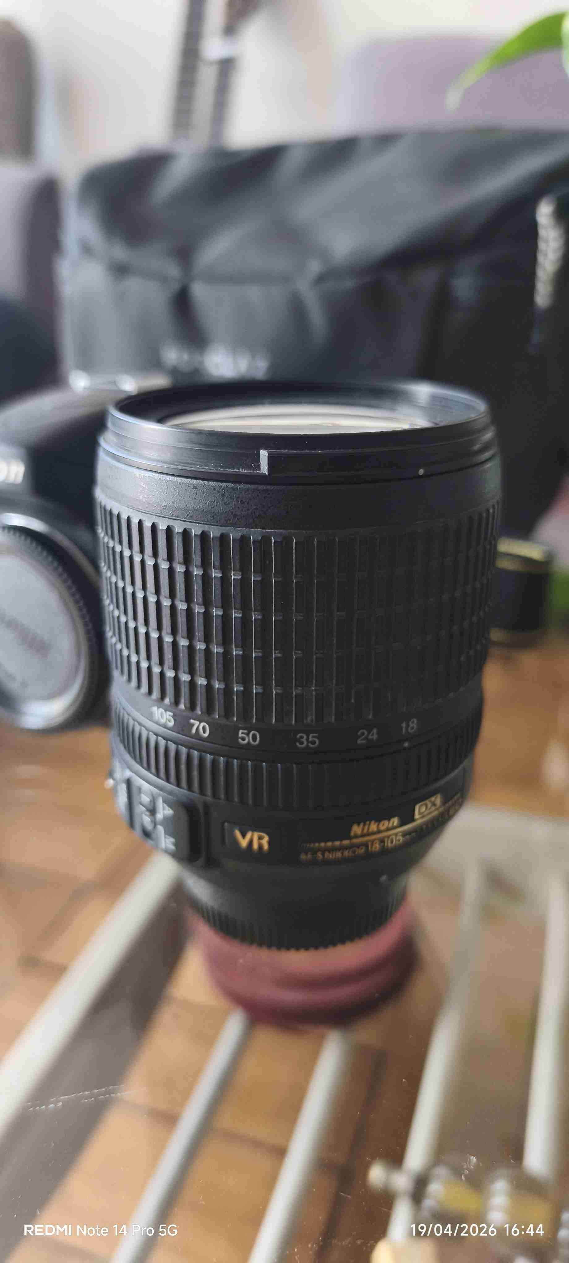 Cámara Nikon con lente y estuche - miniatura 4