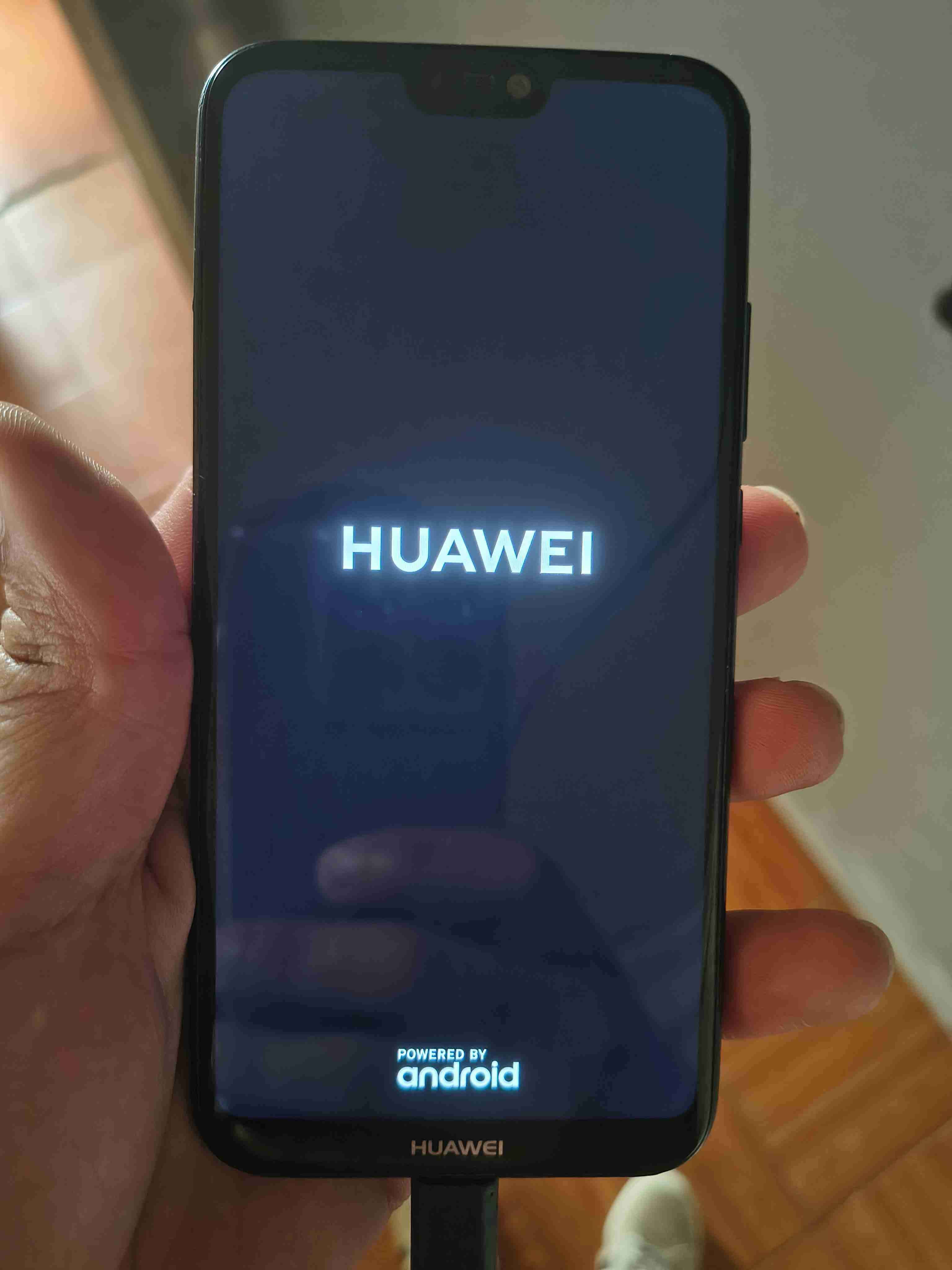 Smartphone con pantalla LCD - miniatura 3