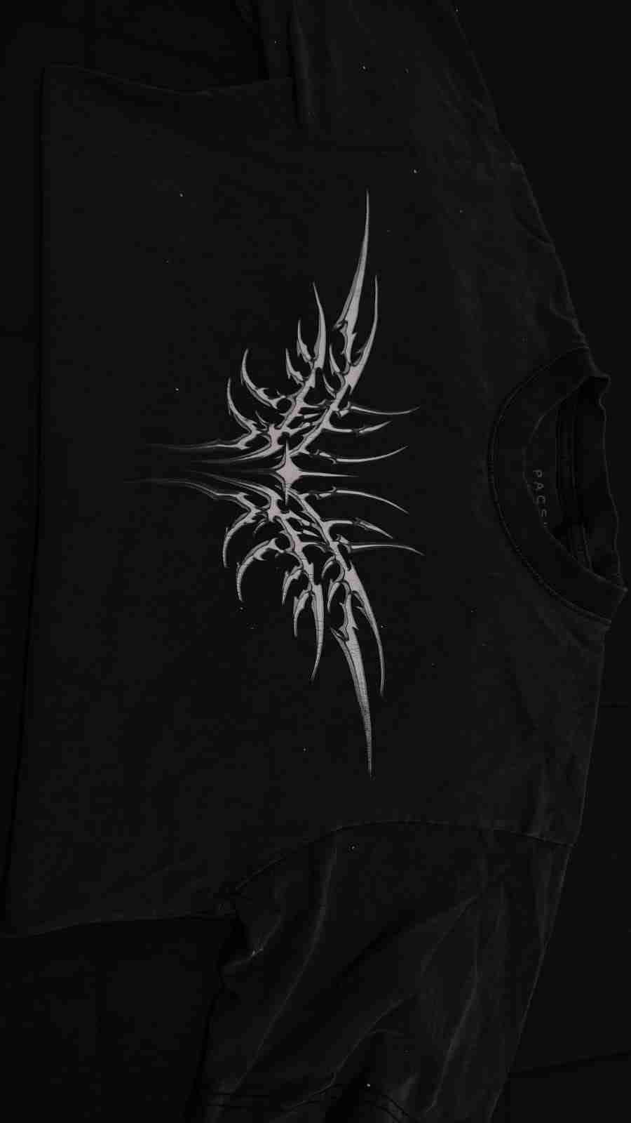 Polera negra con diseño tribal PACSUN - miniatura 3