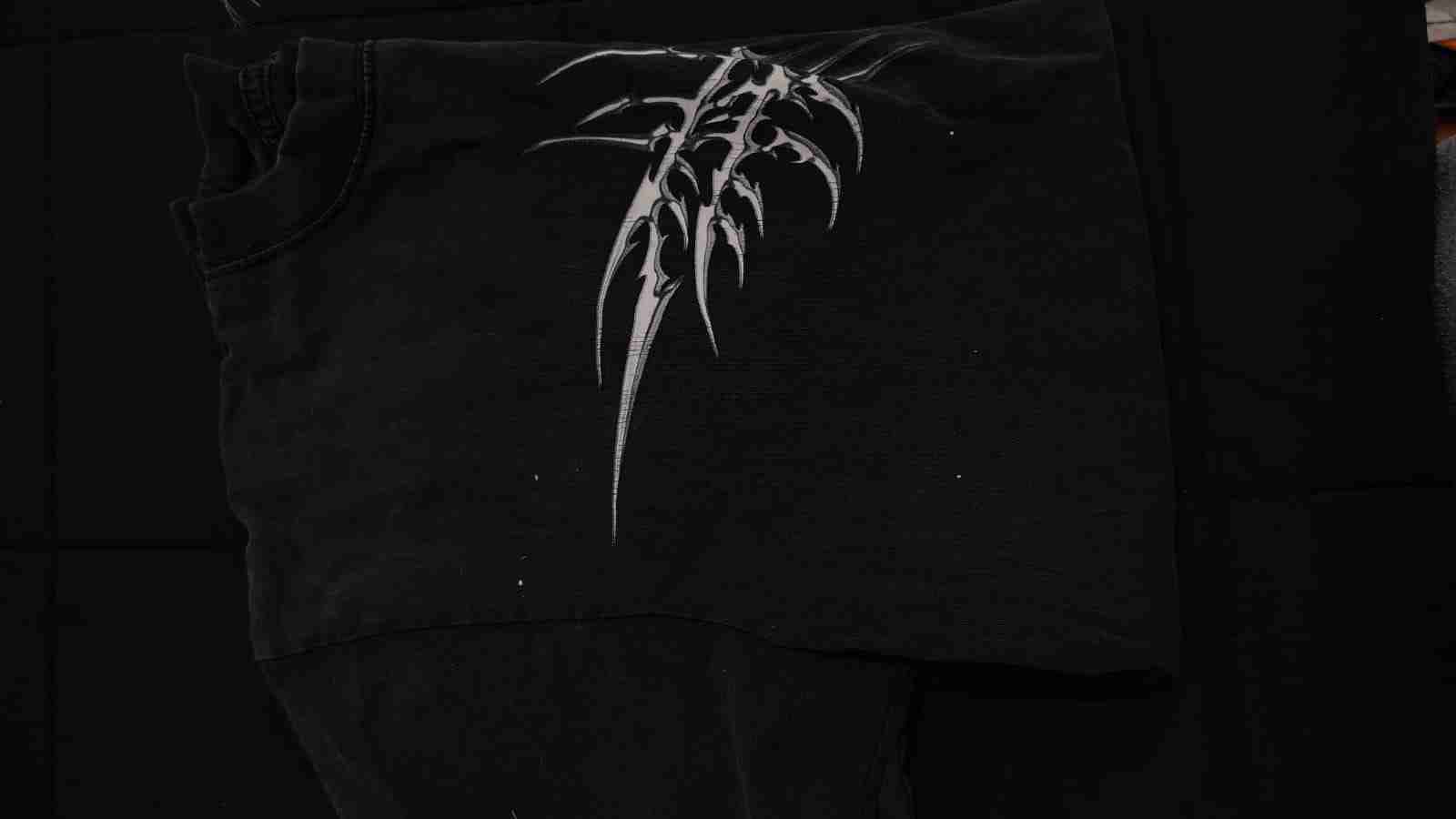 Polera negra con diseño tribal PACSUN - miniatura 4