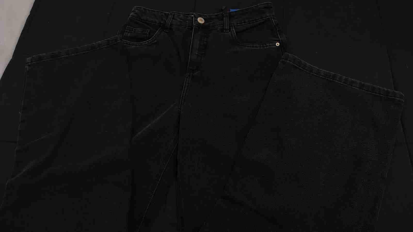 Jeans negros con roturas - miniatura 2