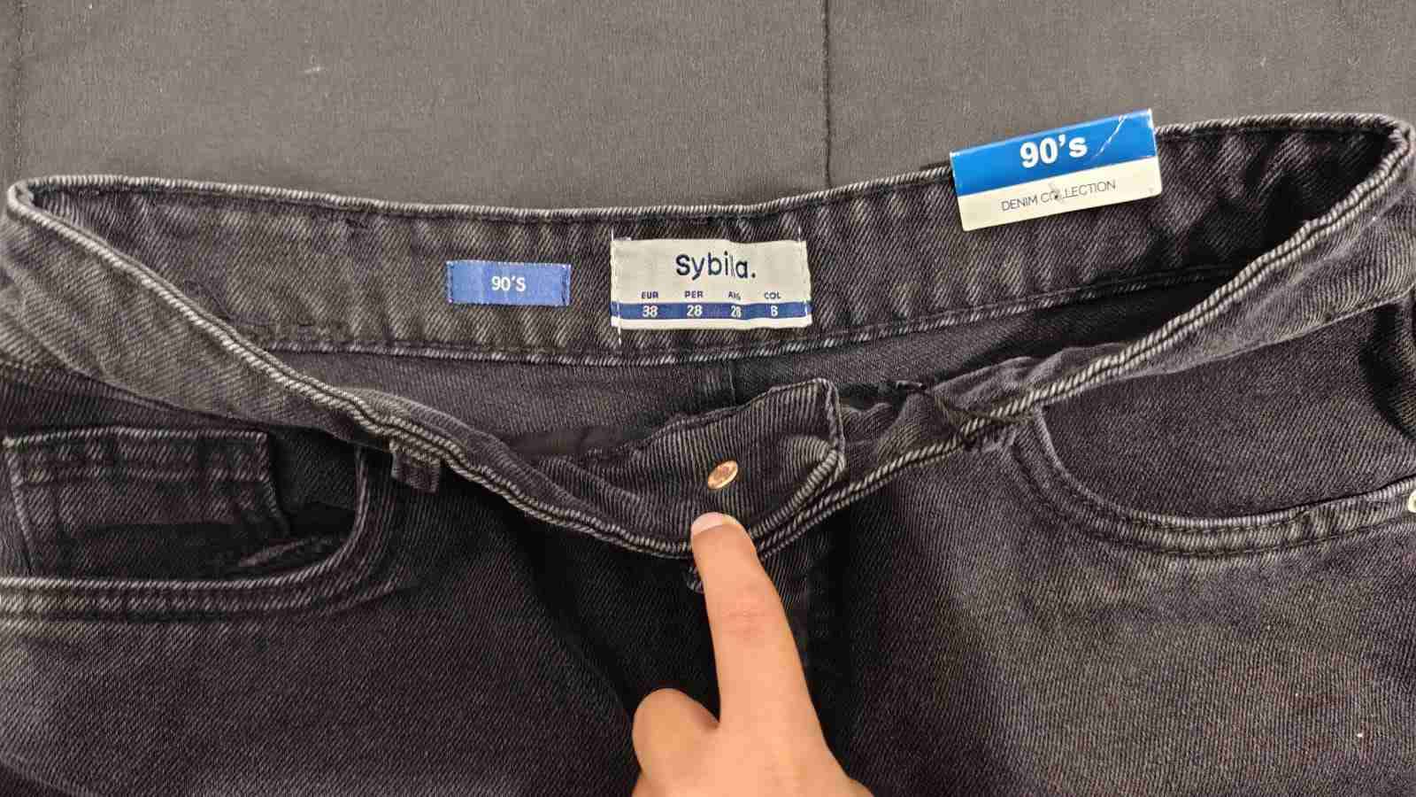 Jeans negros con roturas - miniatura 4