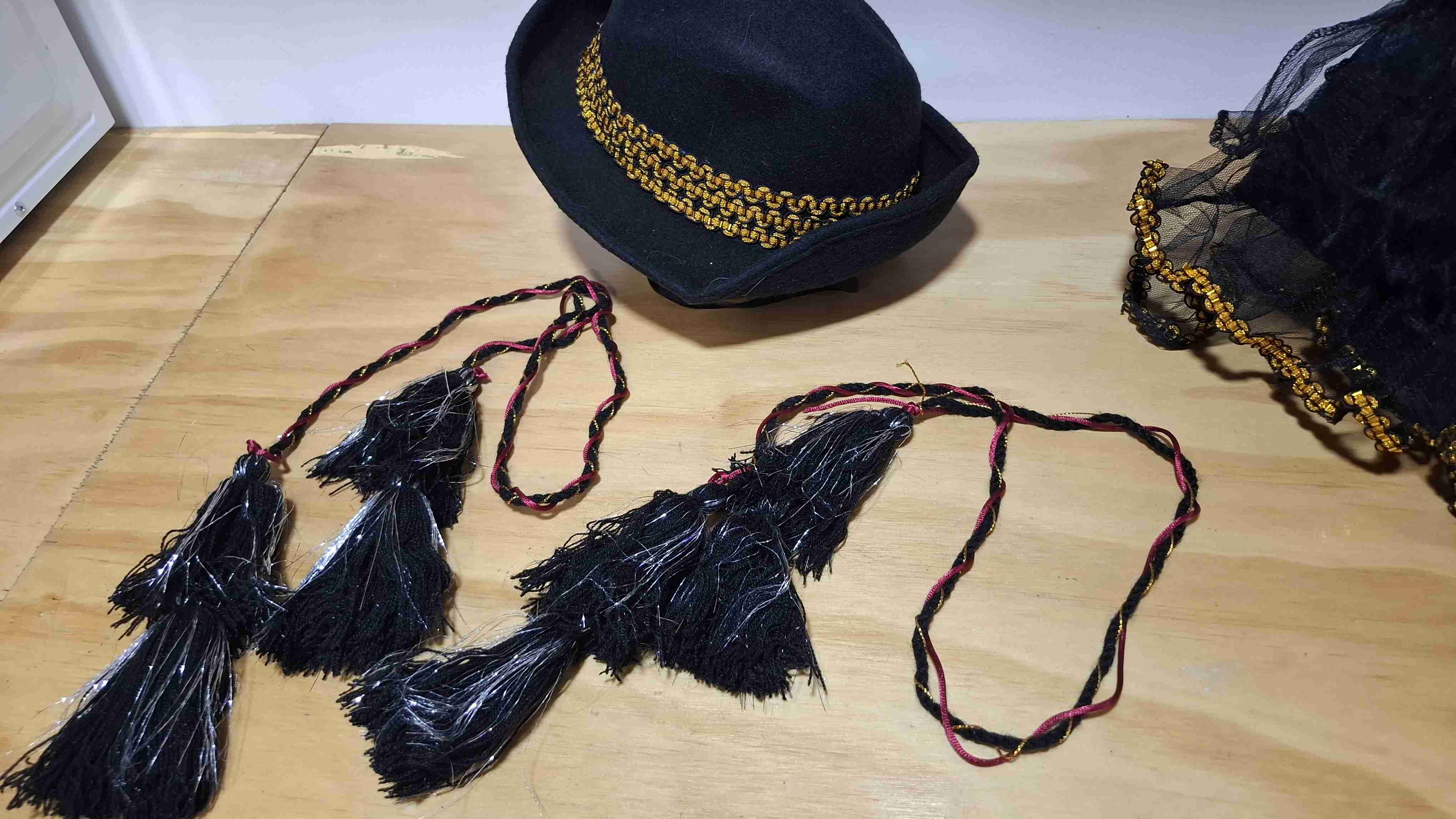 Vestido de danza dorado con lentejuelas - miniatura 3