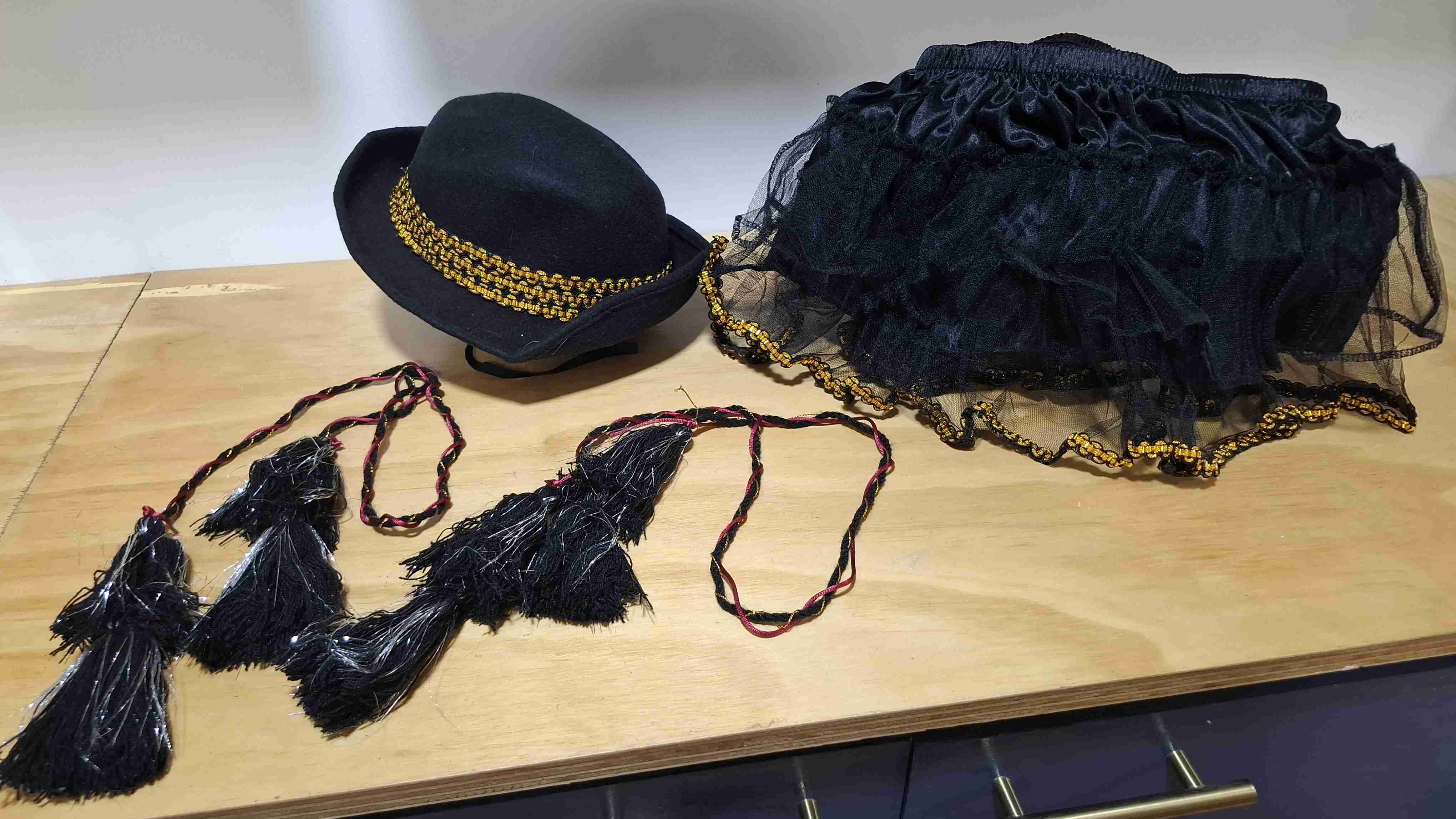 Vestido de danza dorado con lentejuelas - miniatura 5