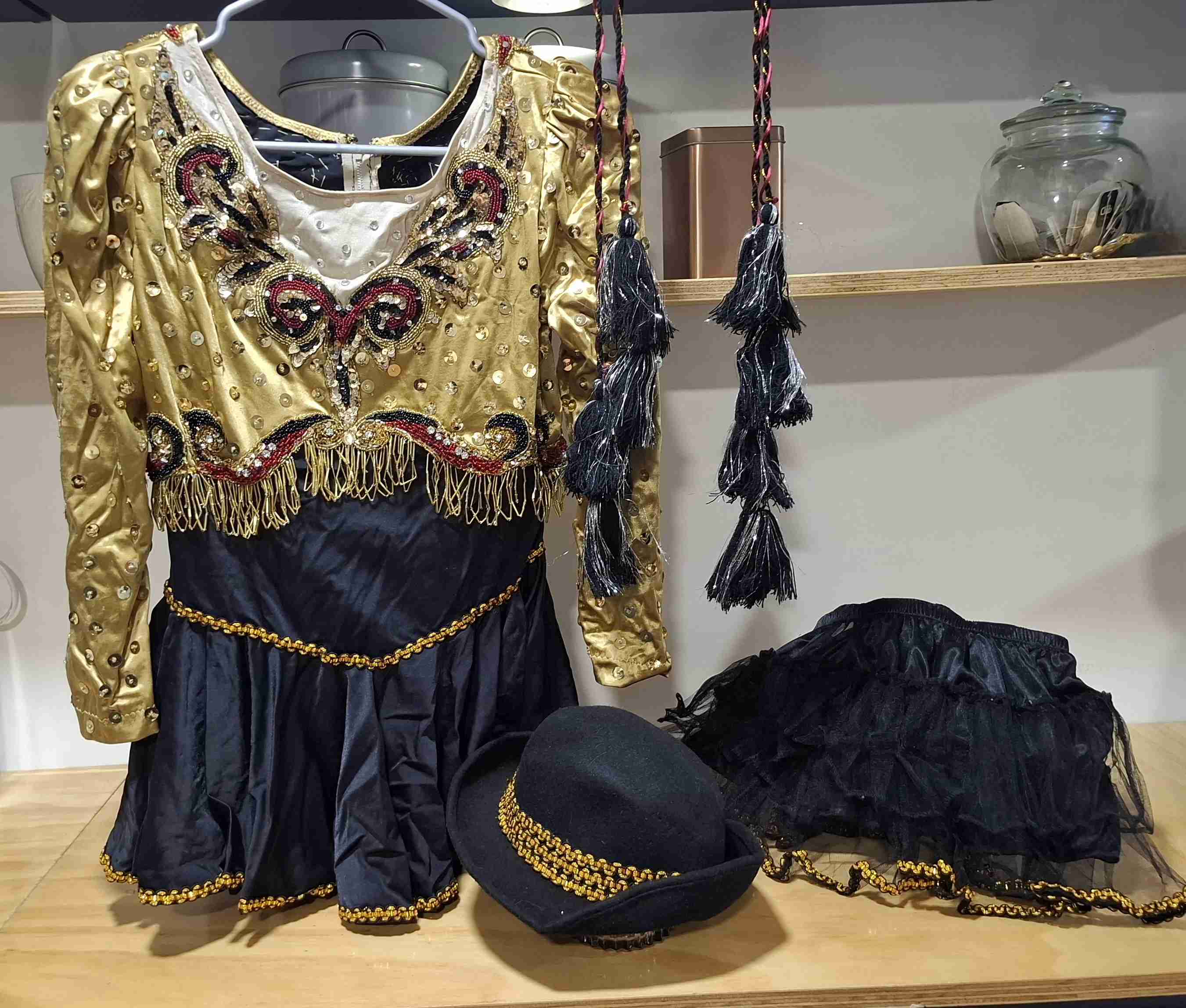 Vestido de danza dorado con lentejuelas - miniatura 6