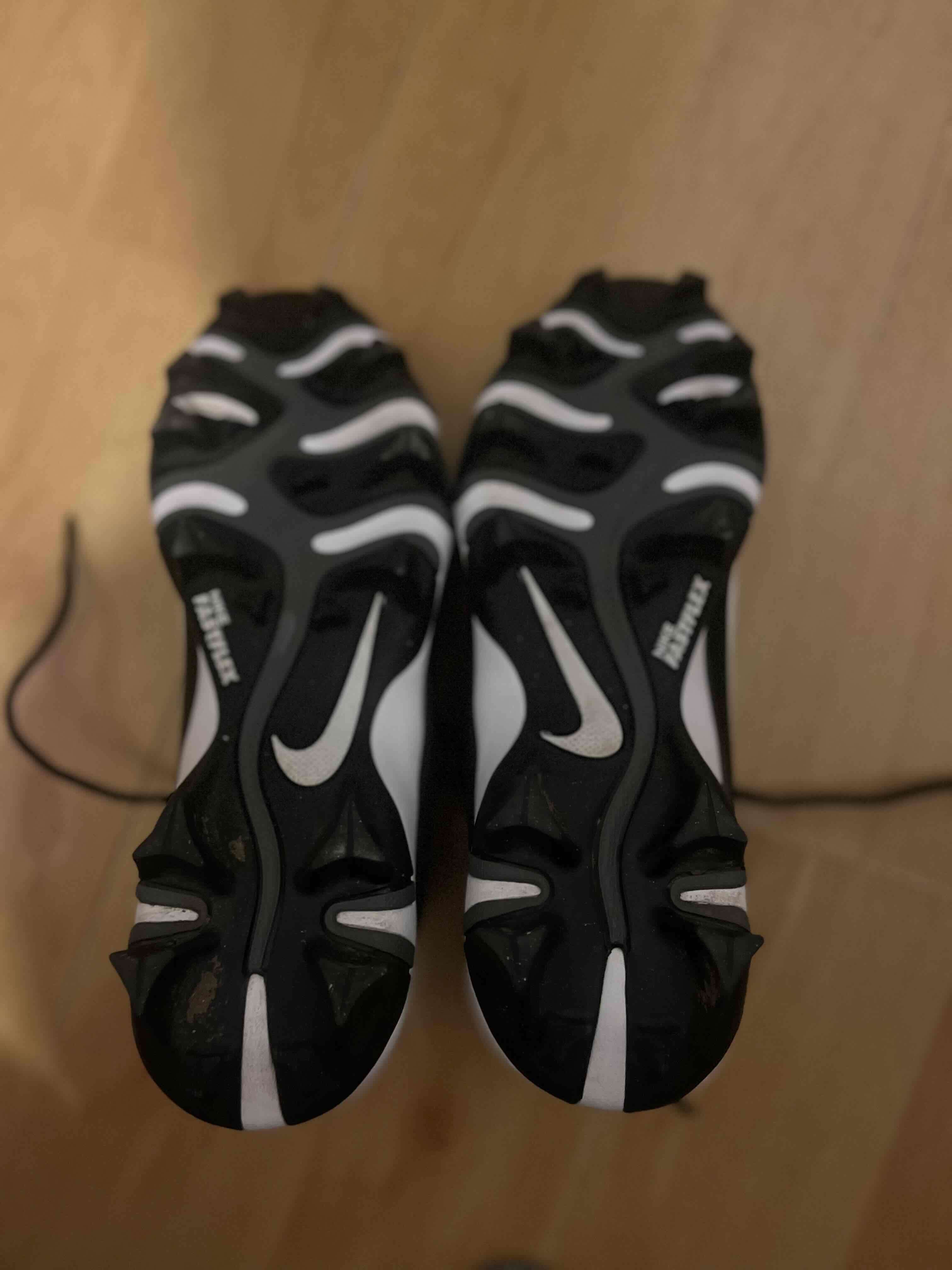 Zapatillas de fútbol negro con blanco - miniatura 3