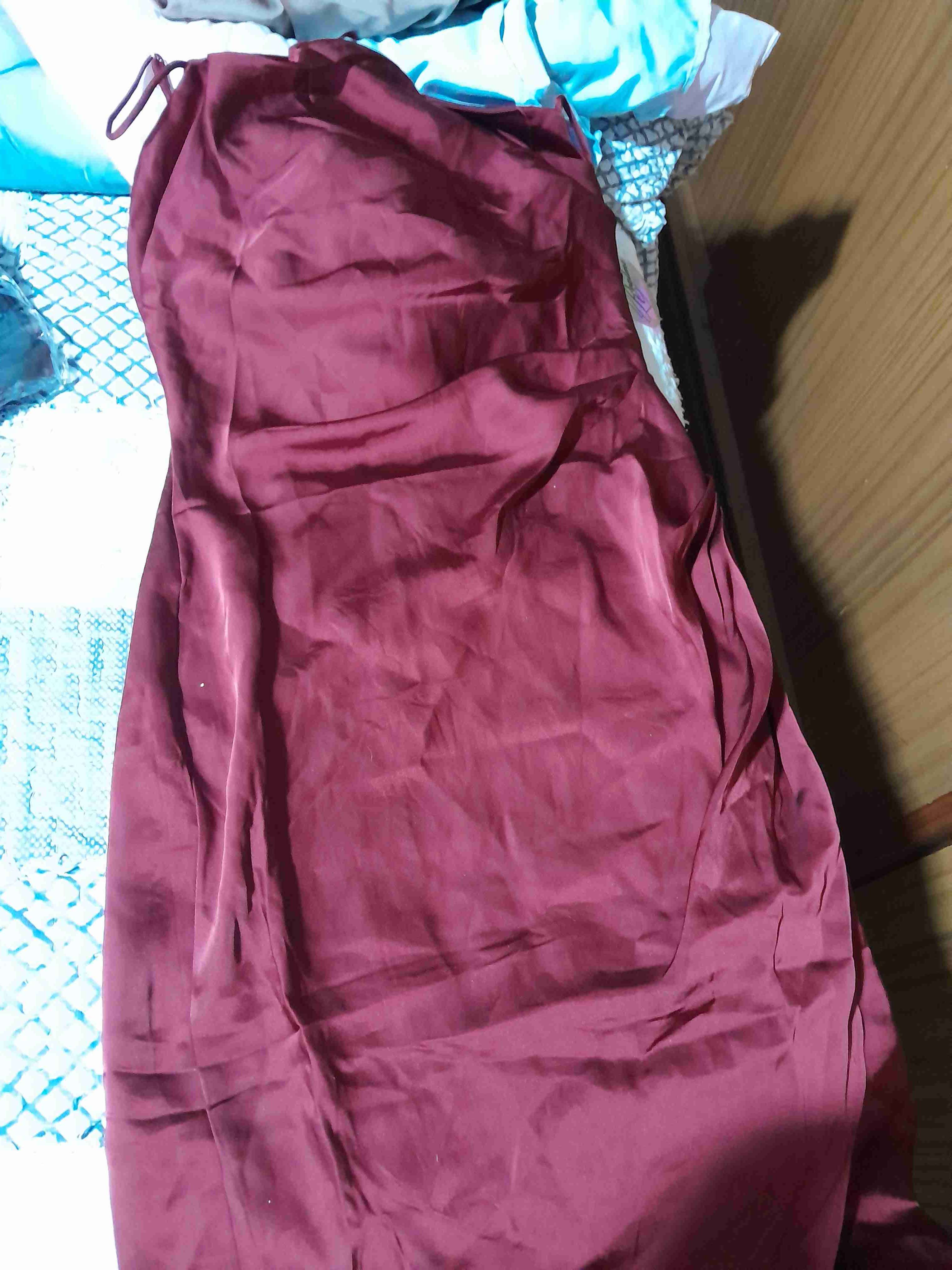 Vestido rojo elegante - miniatura 2