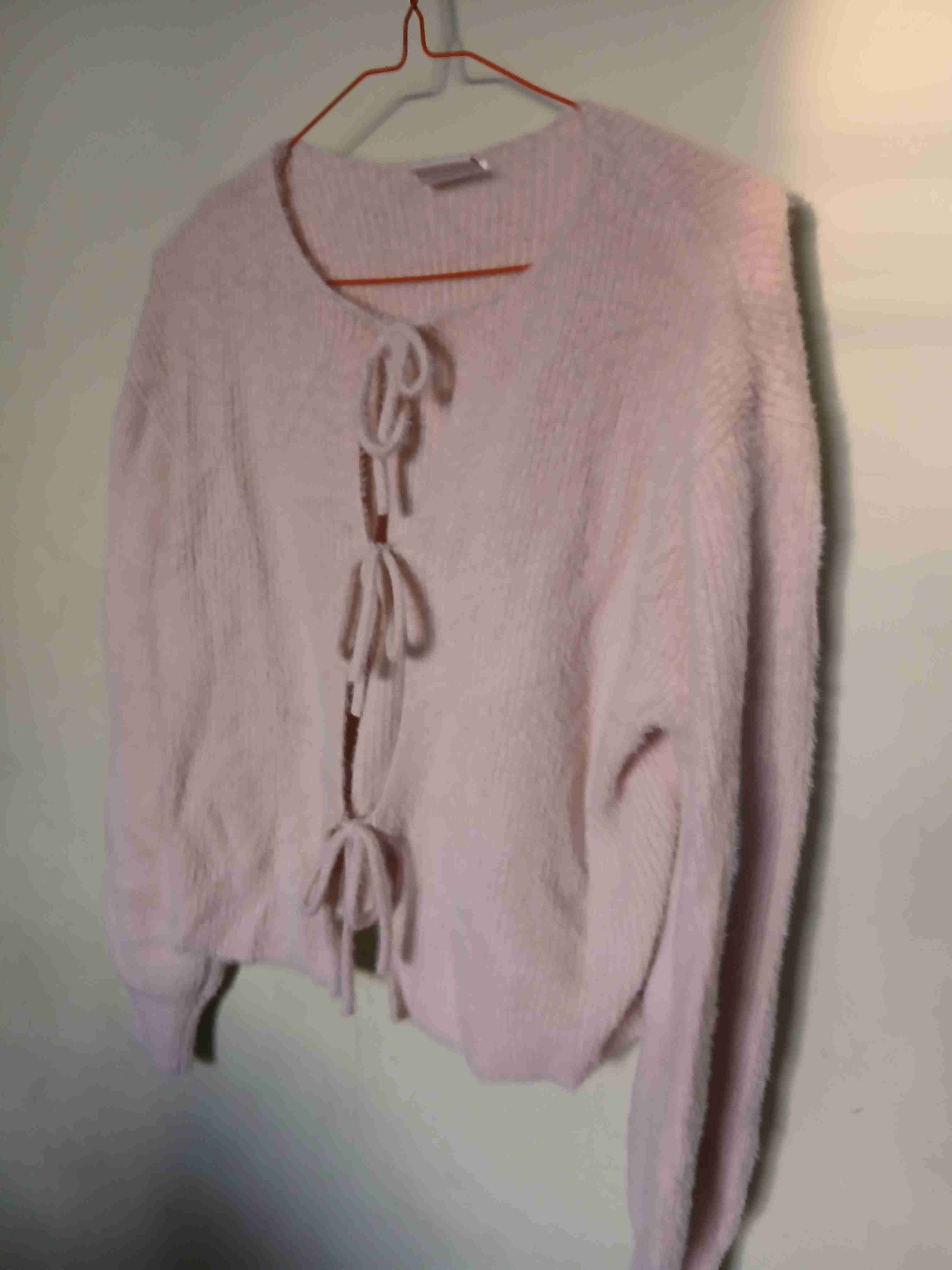Sweater blanco con lazo - miniatura 3