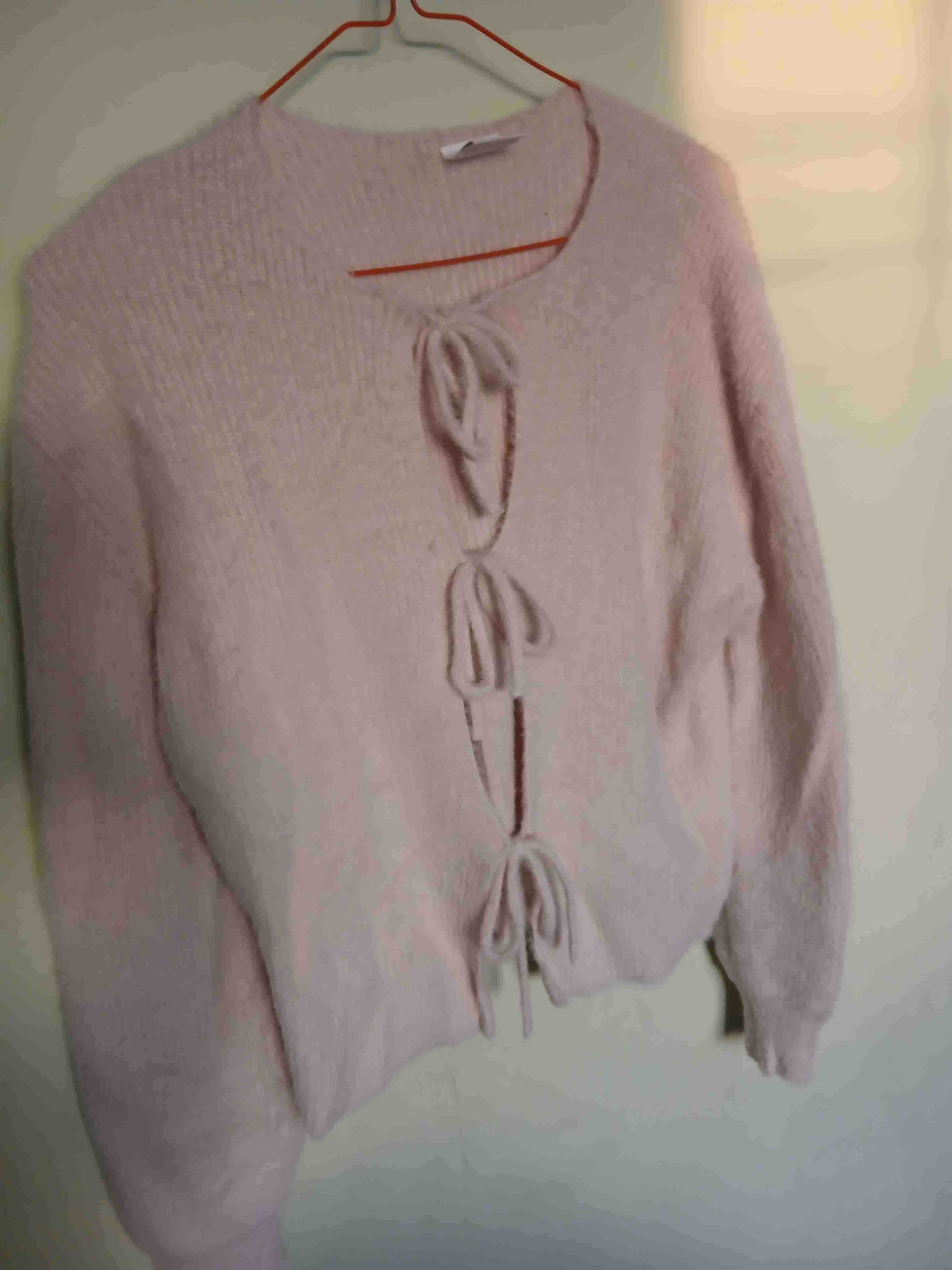 Sweater blanco con lazo - miniatura 4