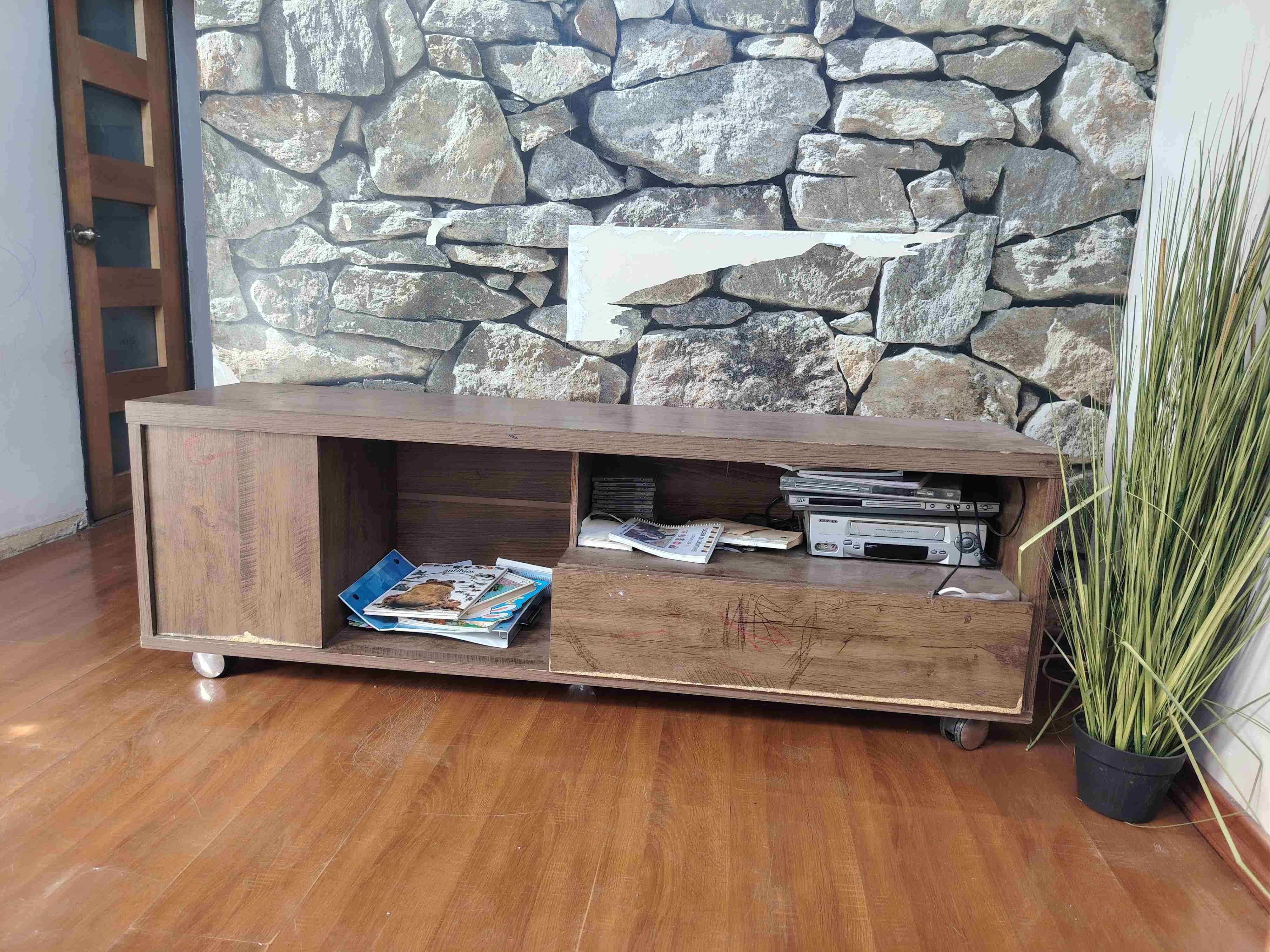 Mueble de TV de madera - miniatura 1