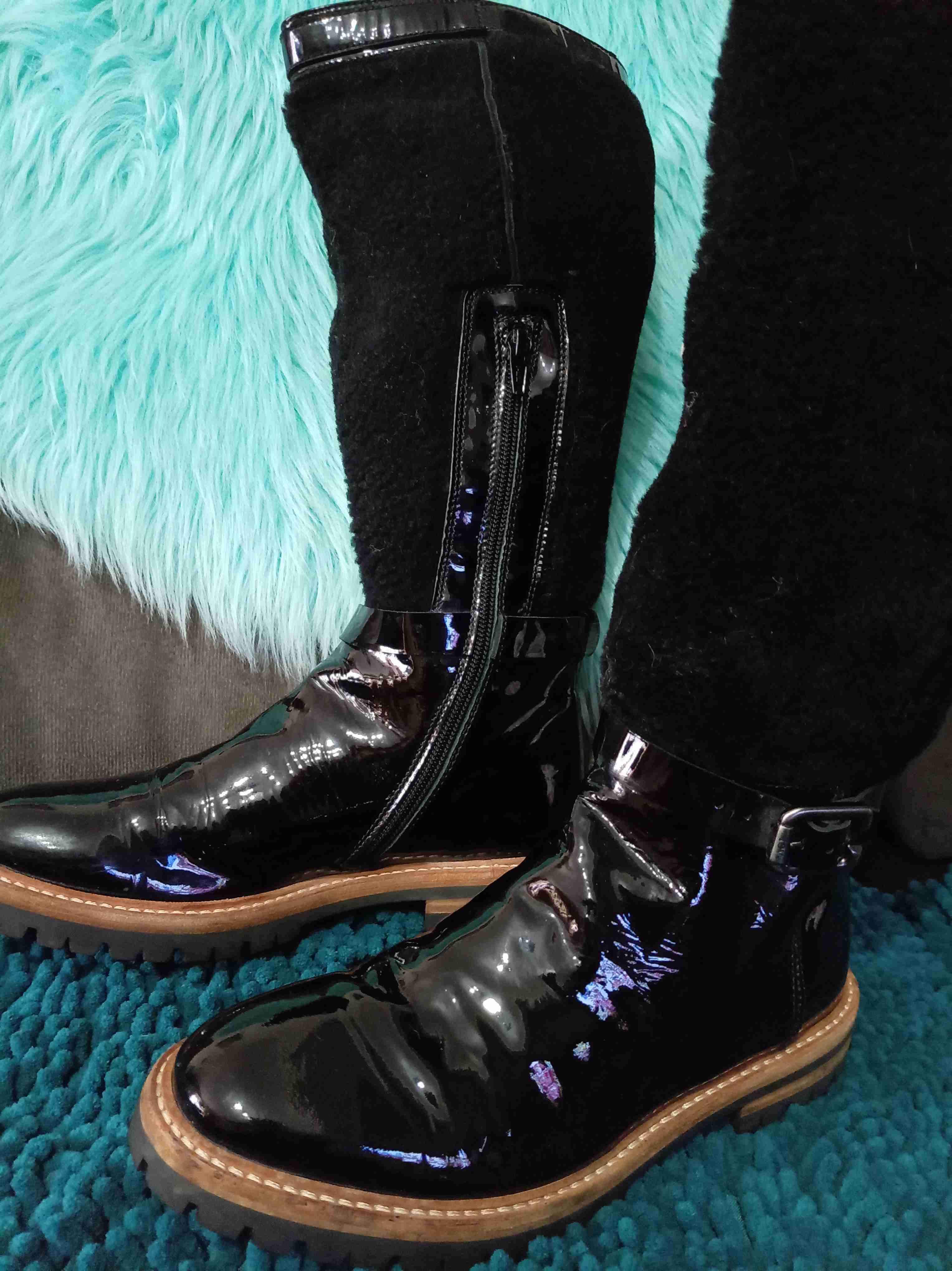 Botas negras altas de charol - miniatura 3