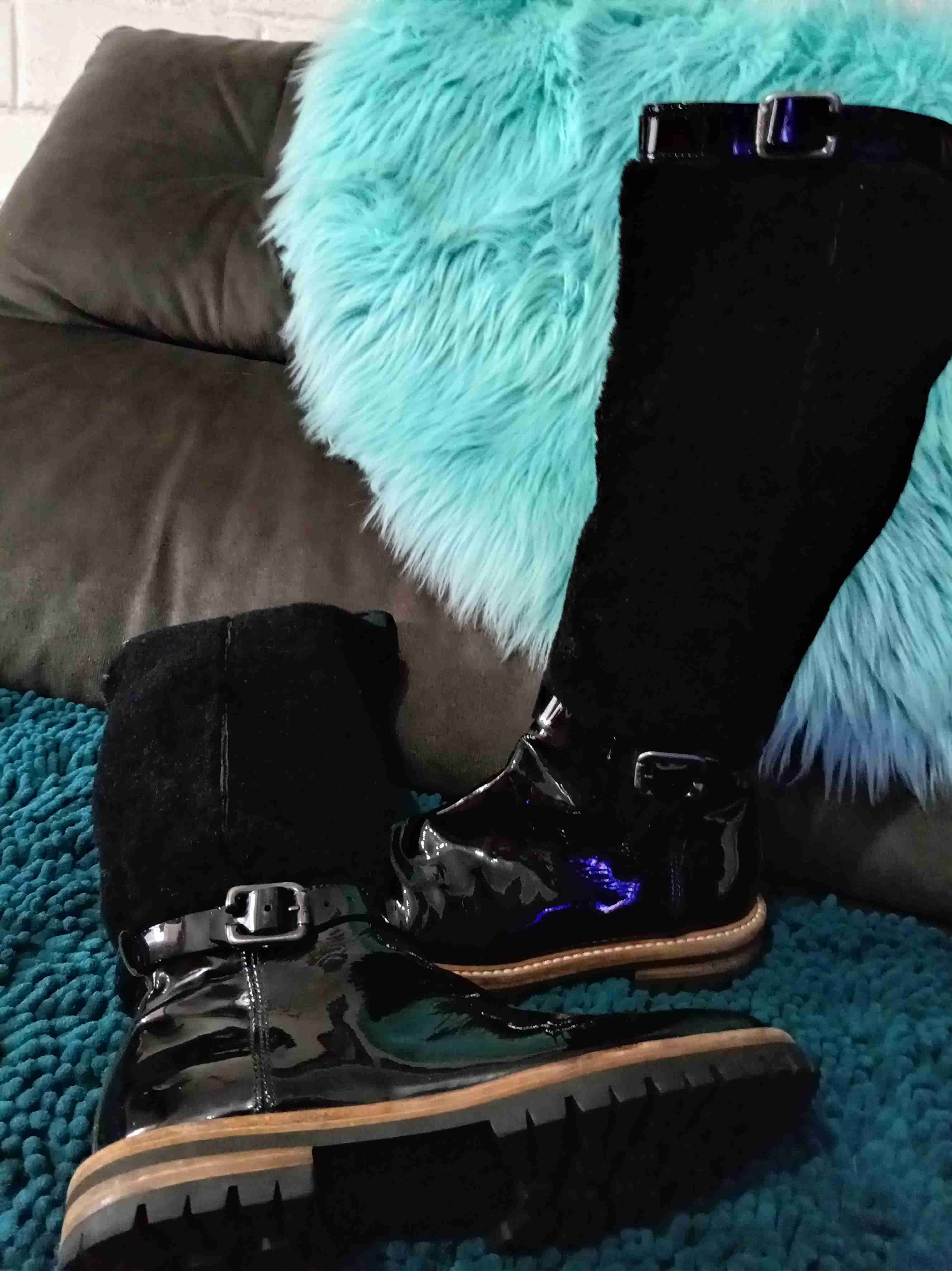 Botas negras altas de charol - miniatura 6