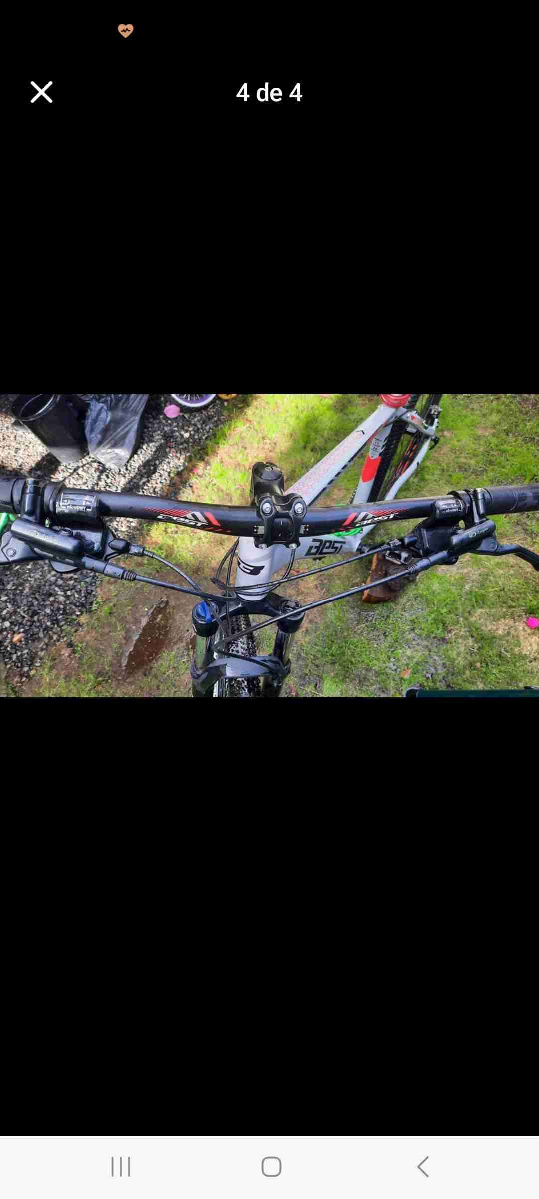 Bicicleta de montaña negra y gris - miniatura 4