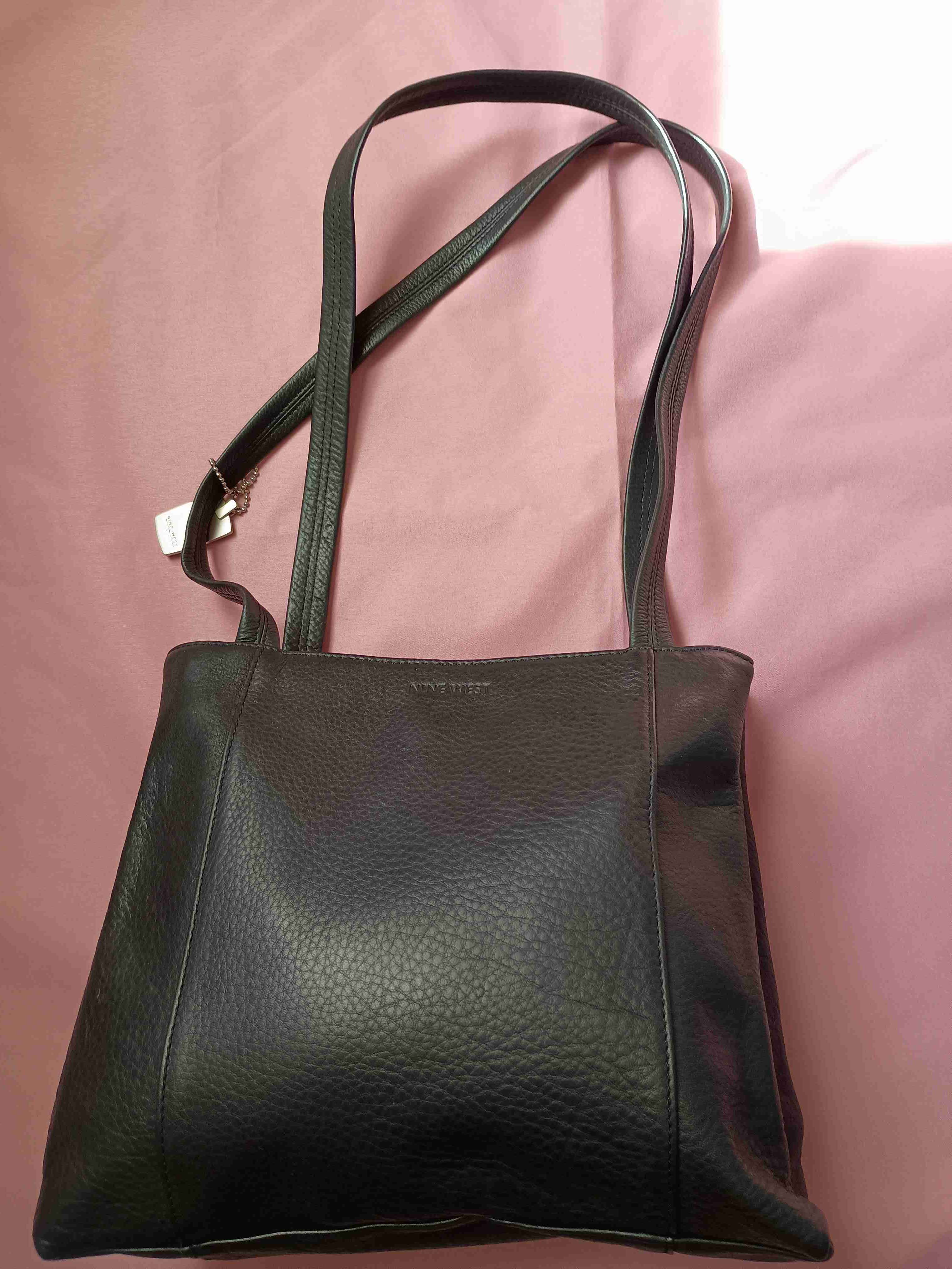 Botas negras  ecocuero talla 36 y cartera - miniatura 4