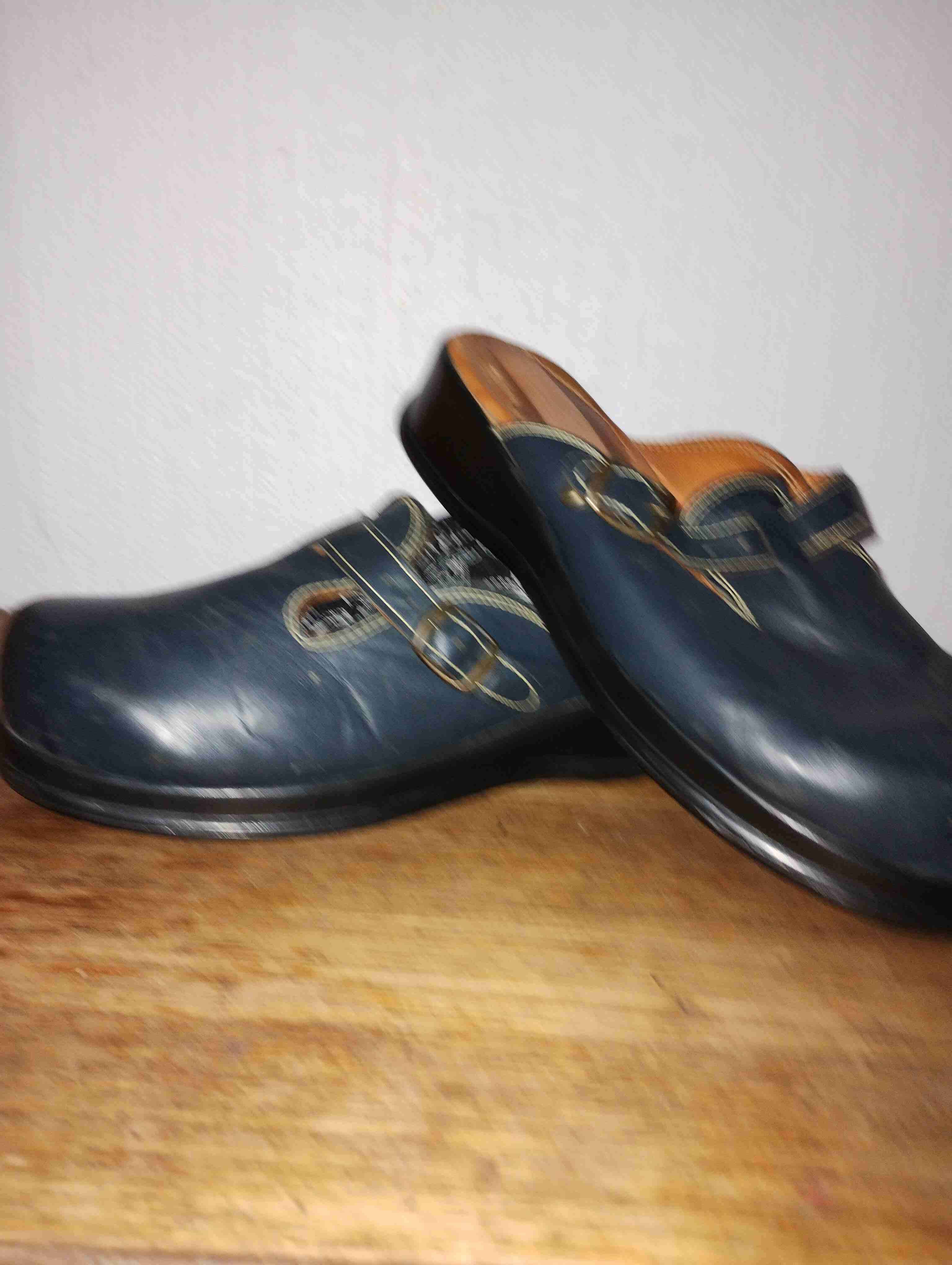 Zuecos  azules de cuero - miniatura 2