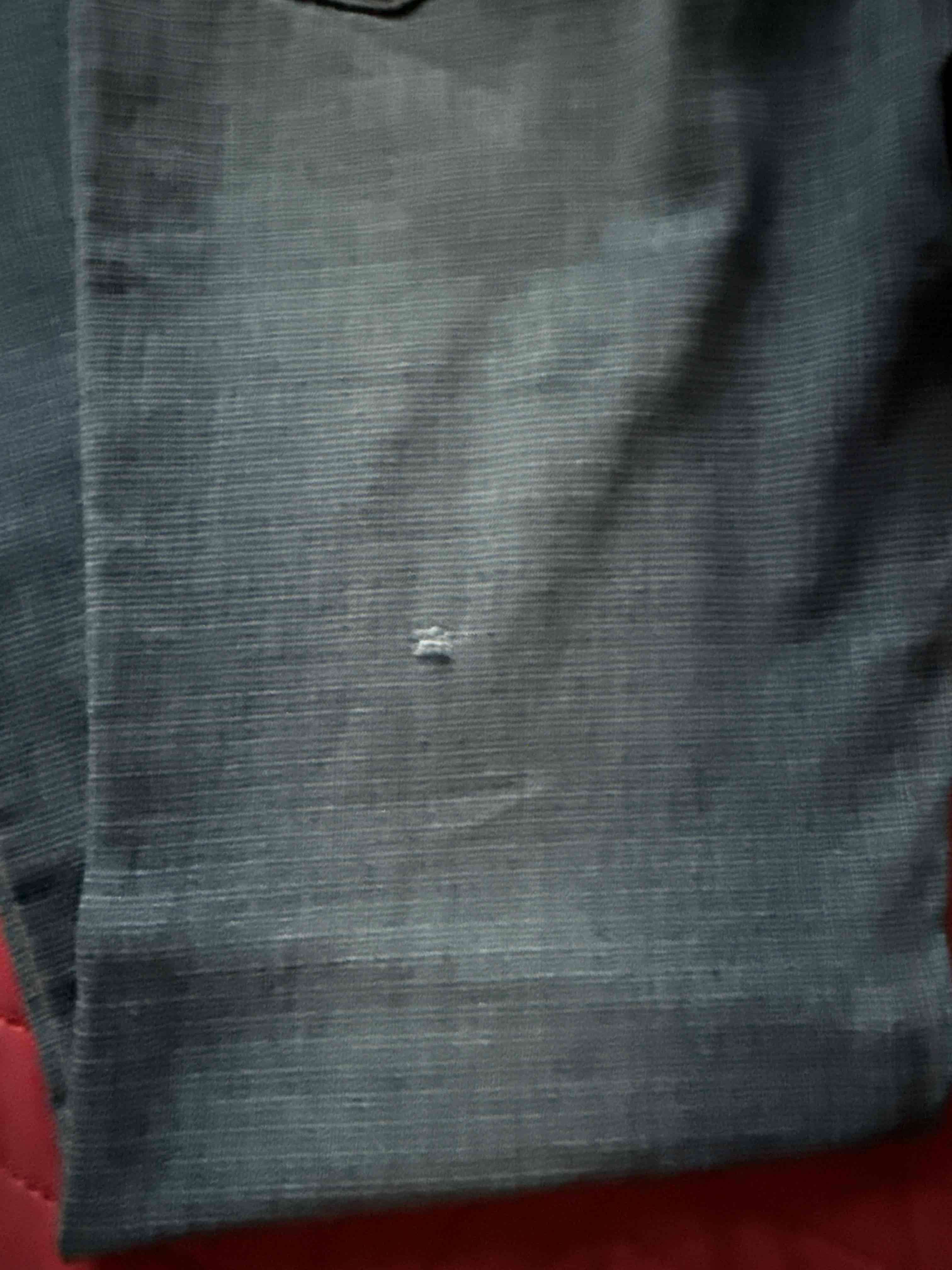 Jeans azul claro con desteñido en piernas - miniatura 4